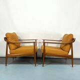 Mid-century modern pair of Walter Knoll armchairs model 550 from 50s