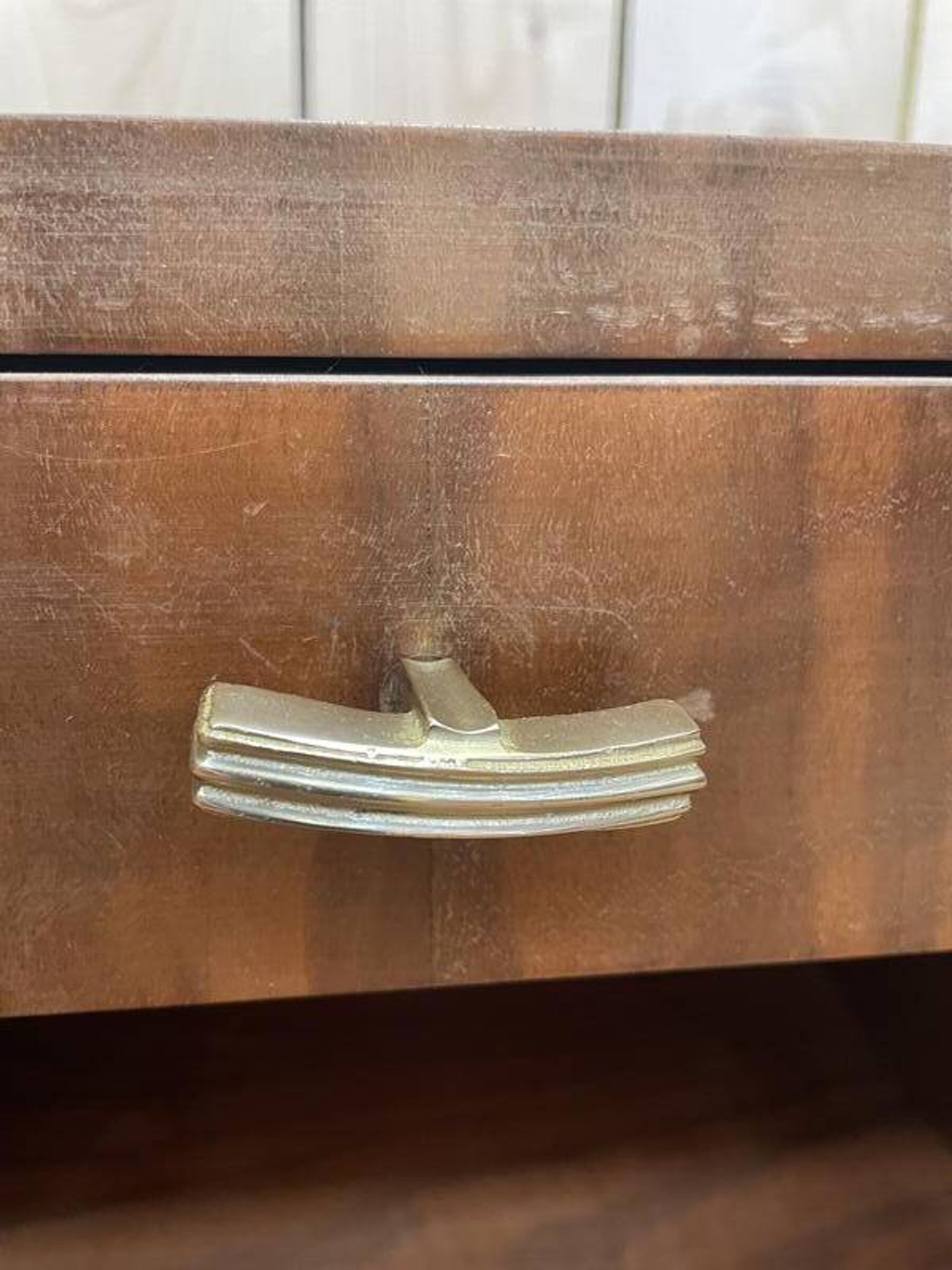 Paire de tables de chevets de style Art Déco
