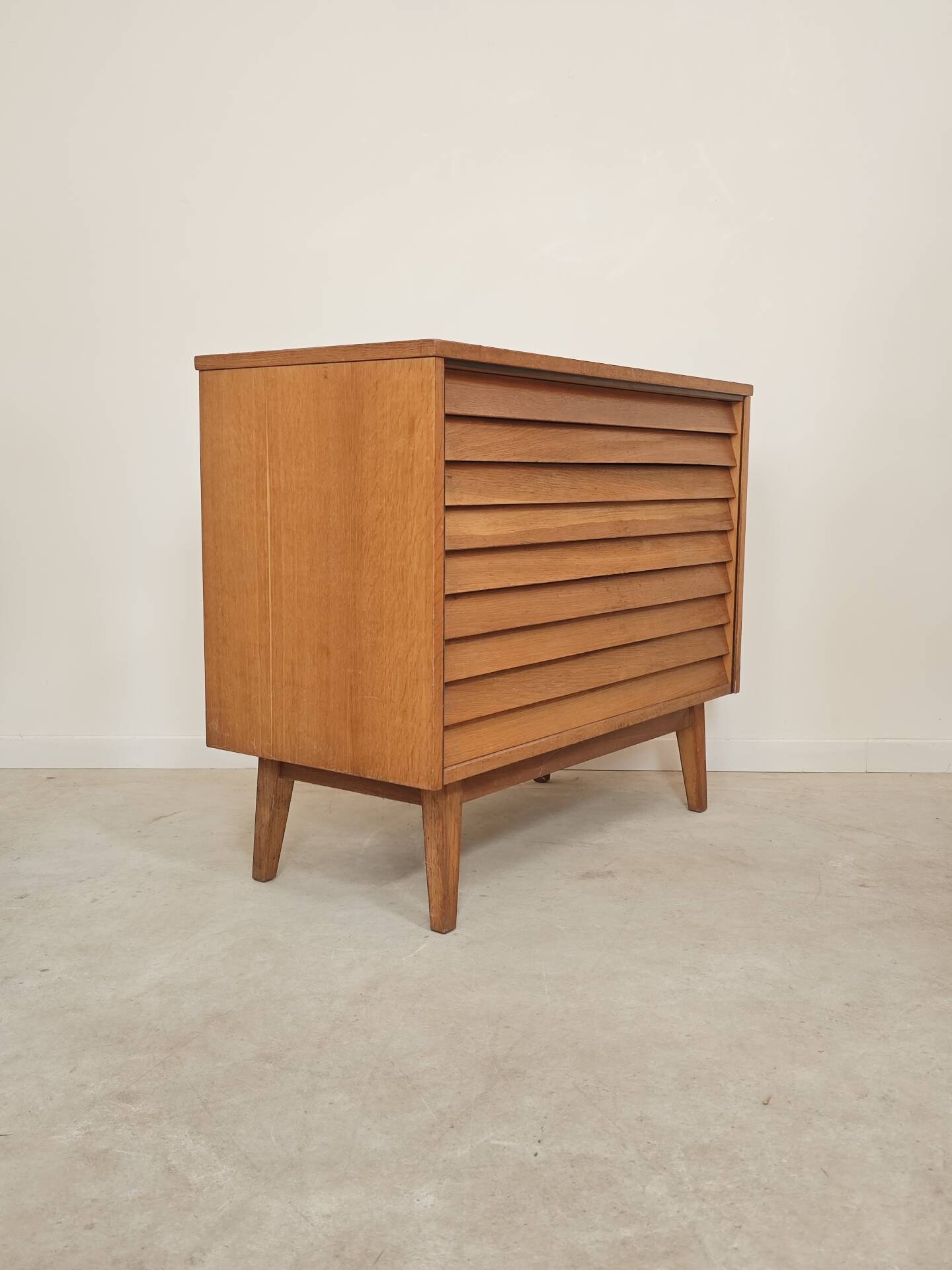 Coffre a linge ou coffre a jouet Tchèque par DREVOZPRACUJICI 1960