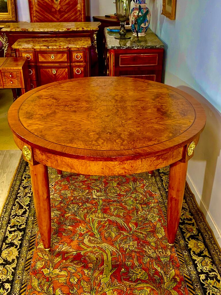 Oval table Art Deco period 1925, magnifying glass of Elm