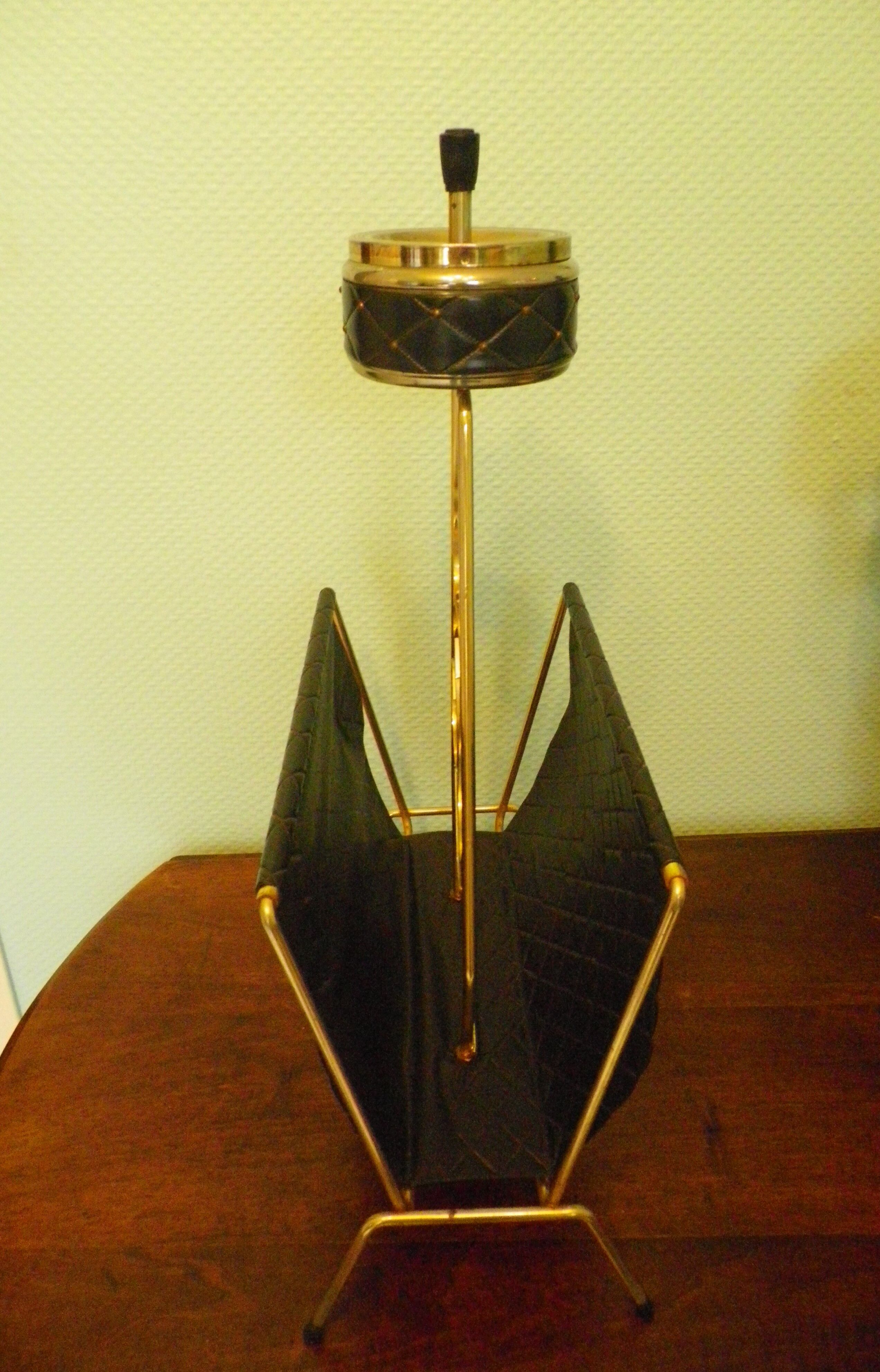 Free-standing ashtray with magazine holder