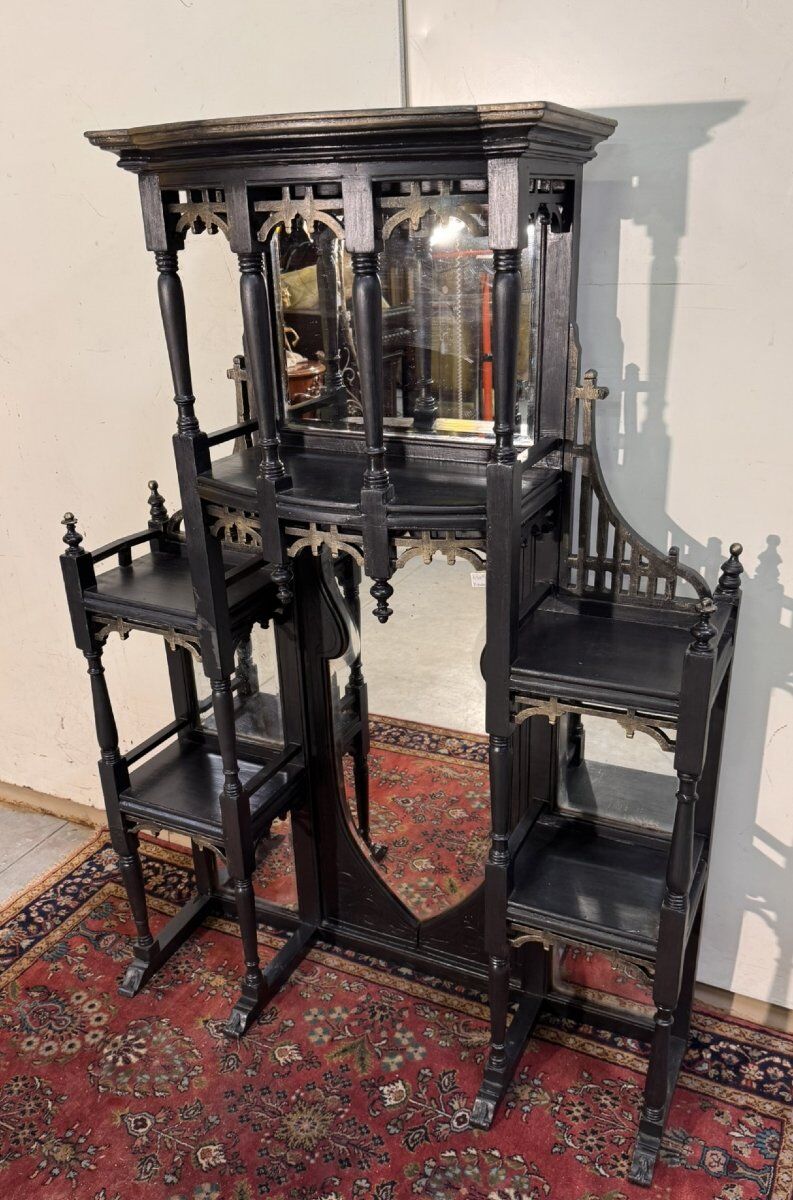 Important lacquered wooden shelf or bookcase.