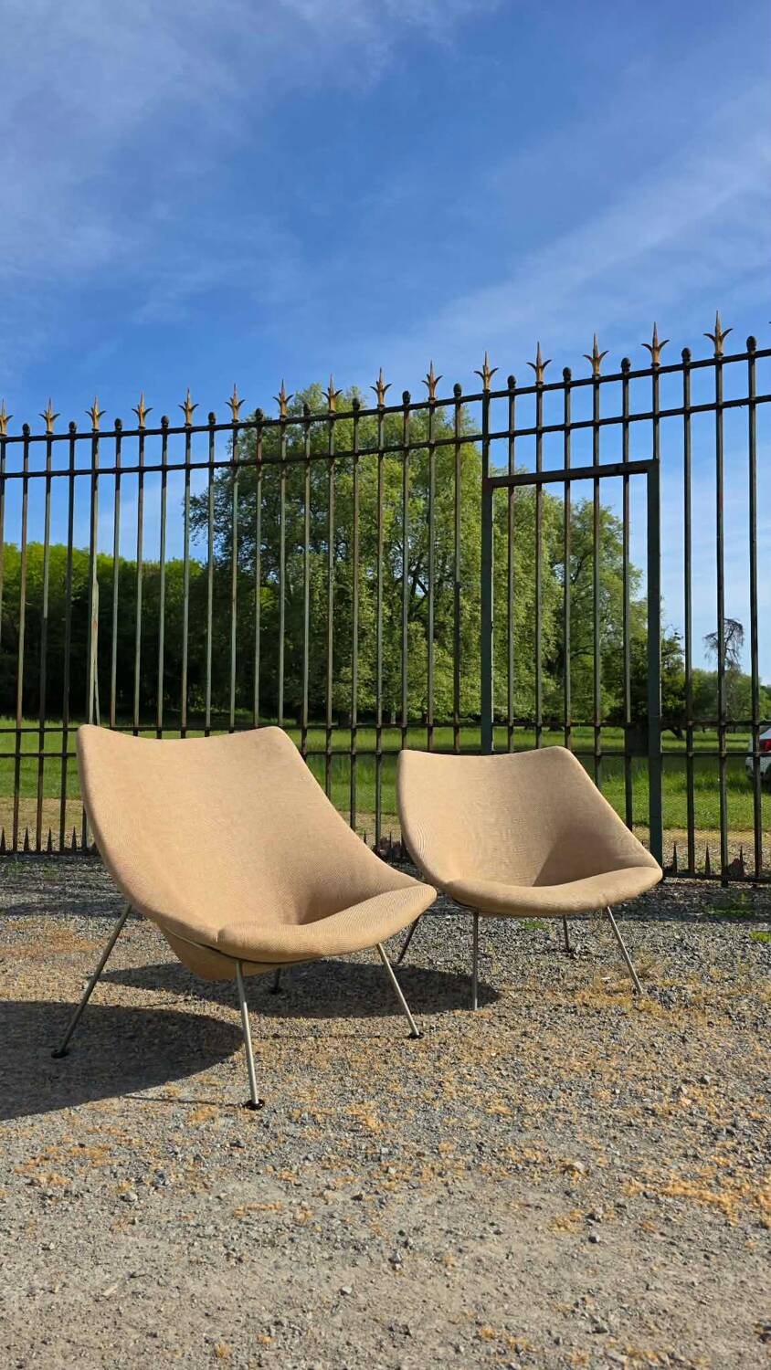 Pair of Oyster armchairs F156 and F157 by Pierre Paulin, late 1950s-60s.