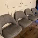 4 chaises de conférence gris foncé Eero Saarinen