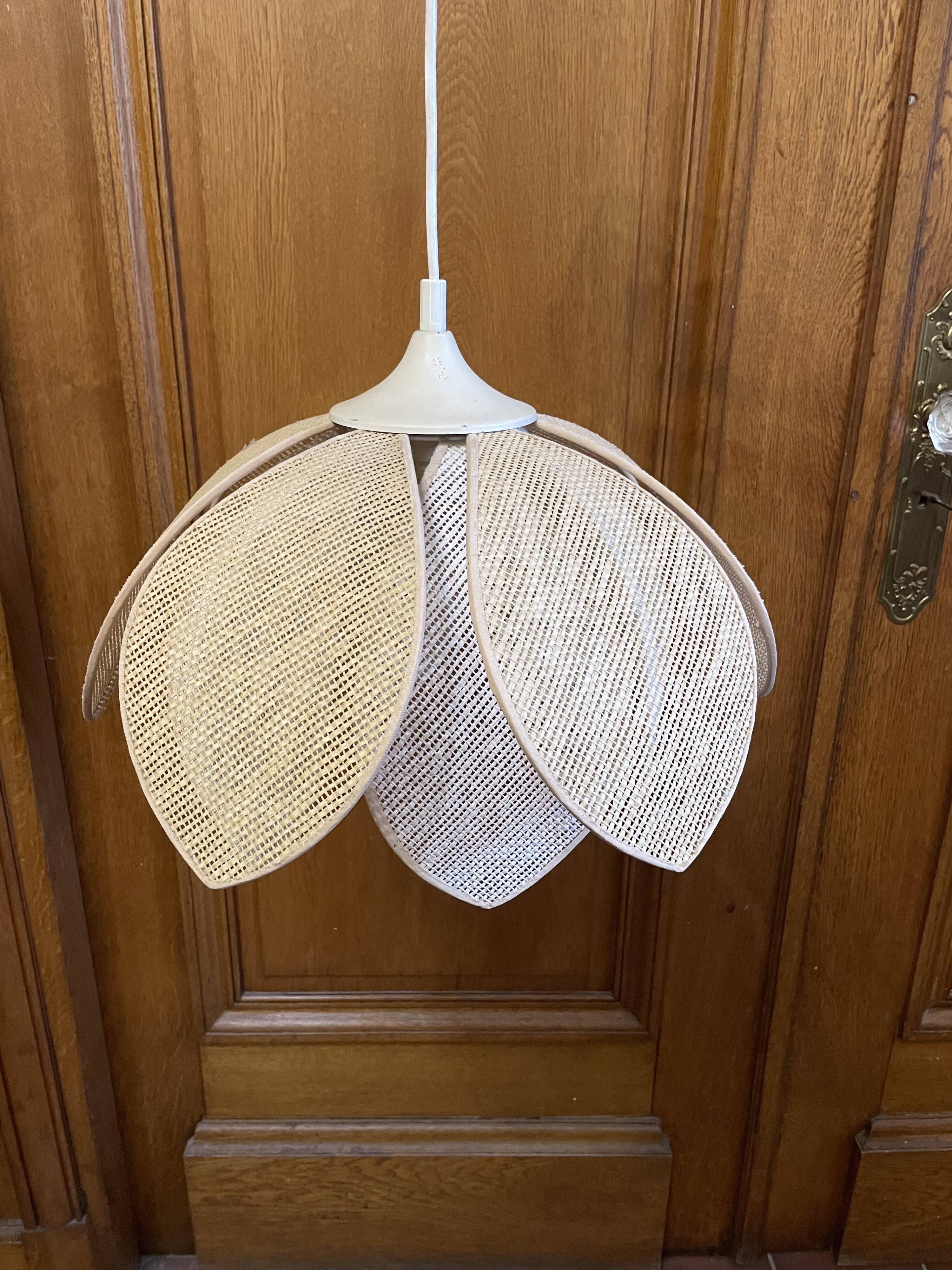 Suspension petals vintage flower