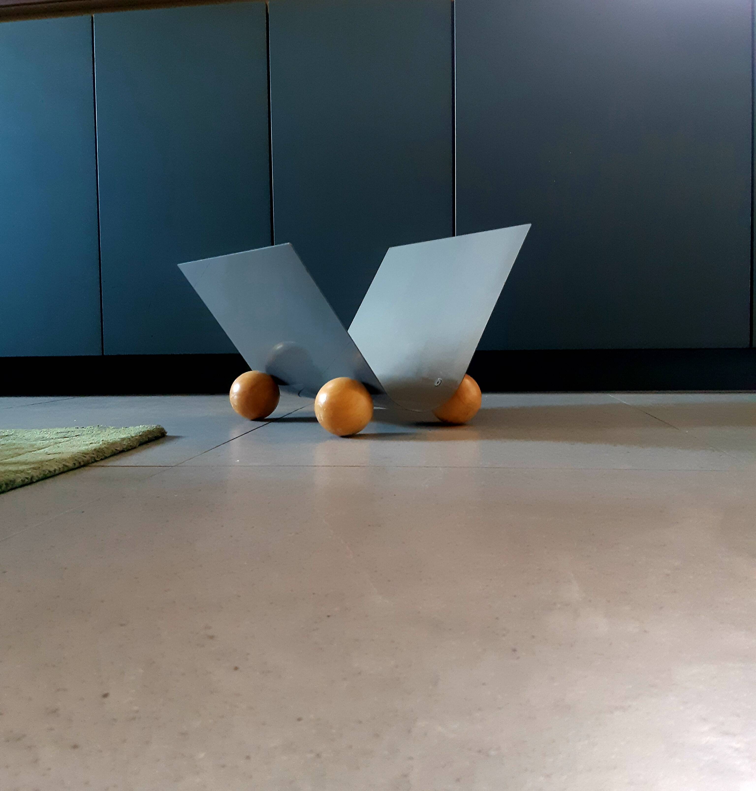 Magazine rack - home & design 1980