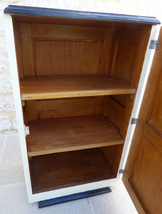 Mado-style 1-door cabinet in solid wood