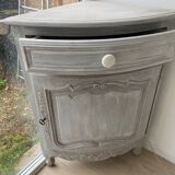 Corner cabinet