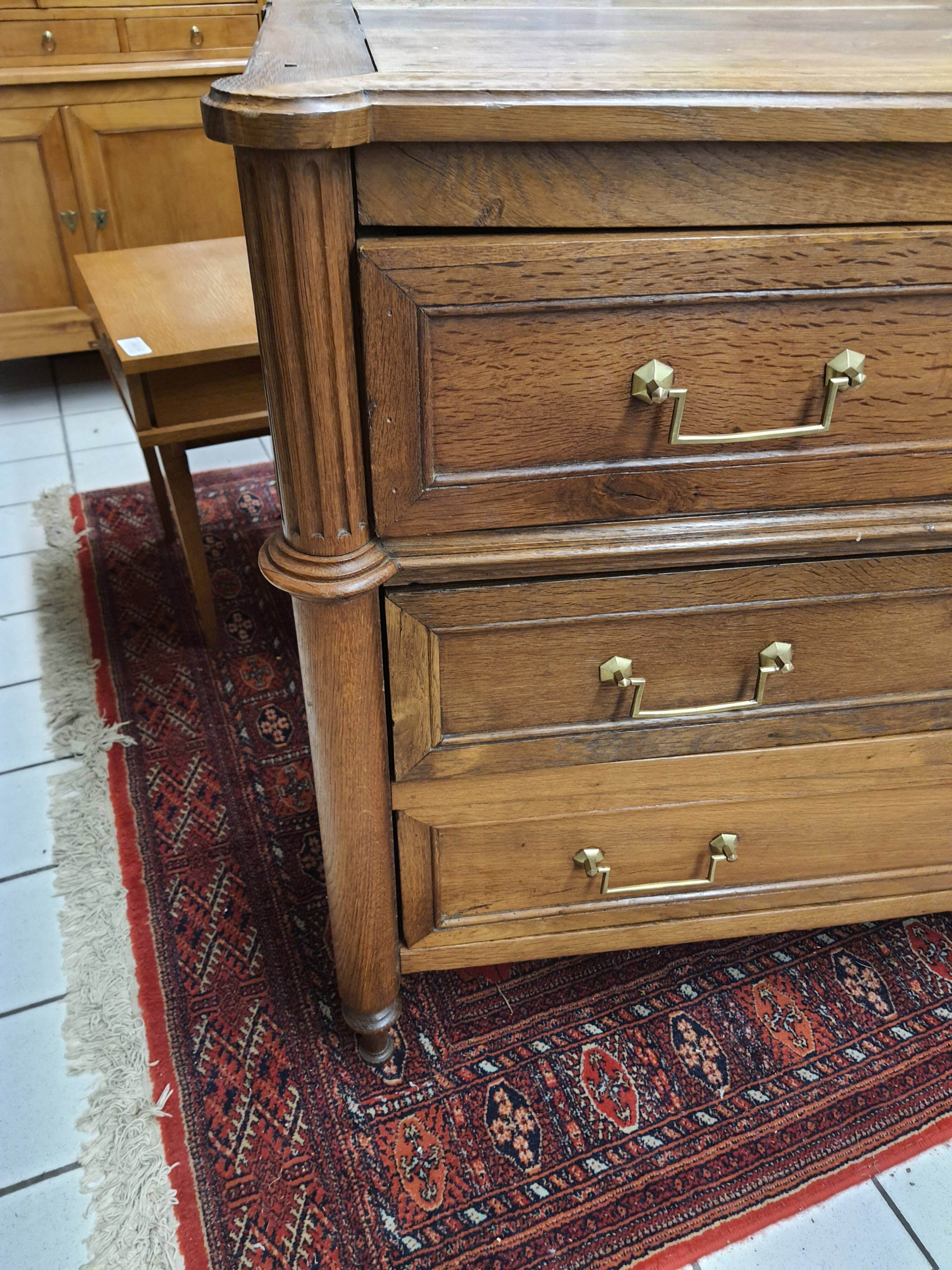 Louis XVI chest of drawers in Chene