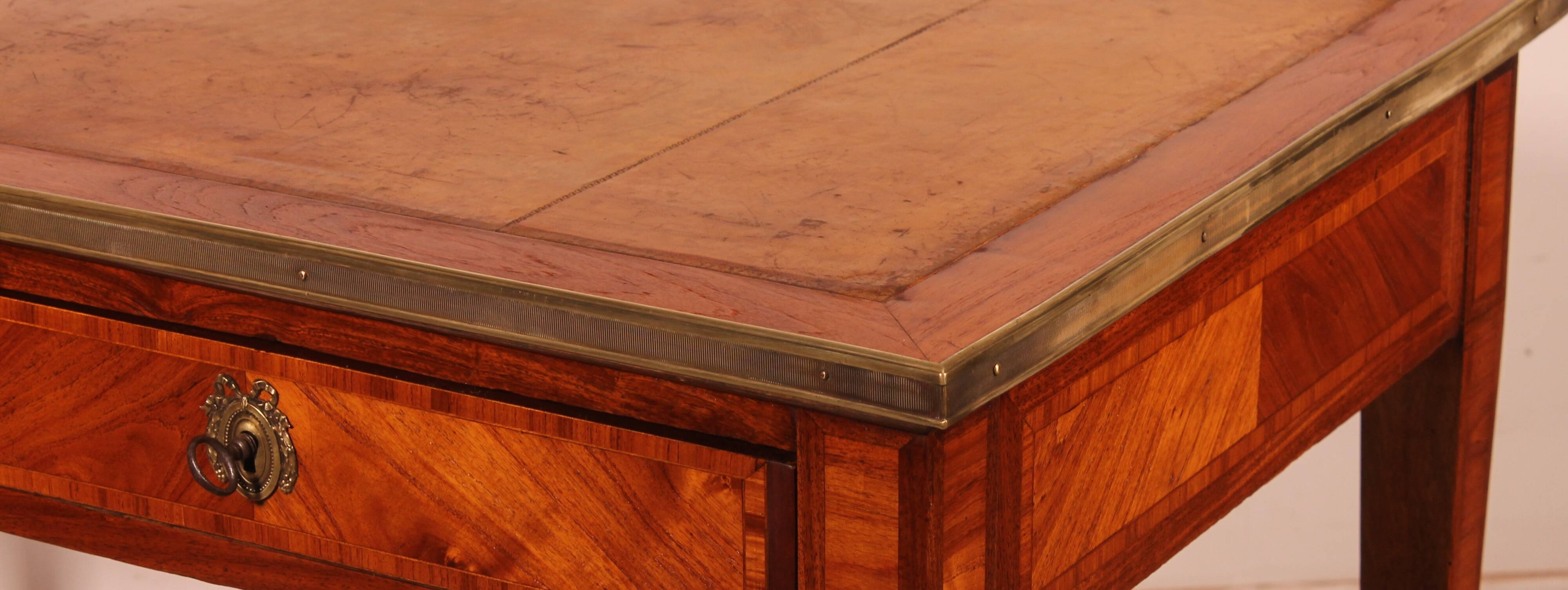 Louis XVI Period Marquetry Desk - 18th Century