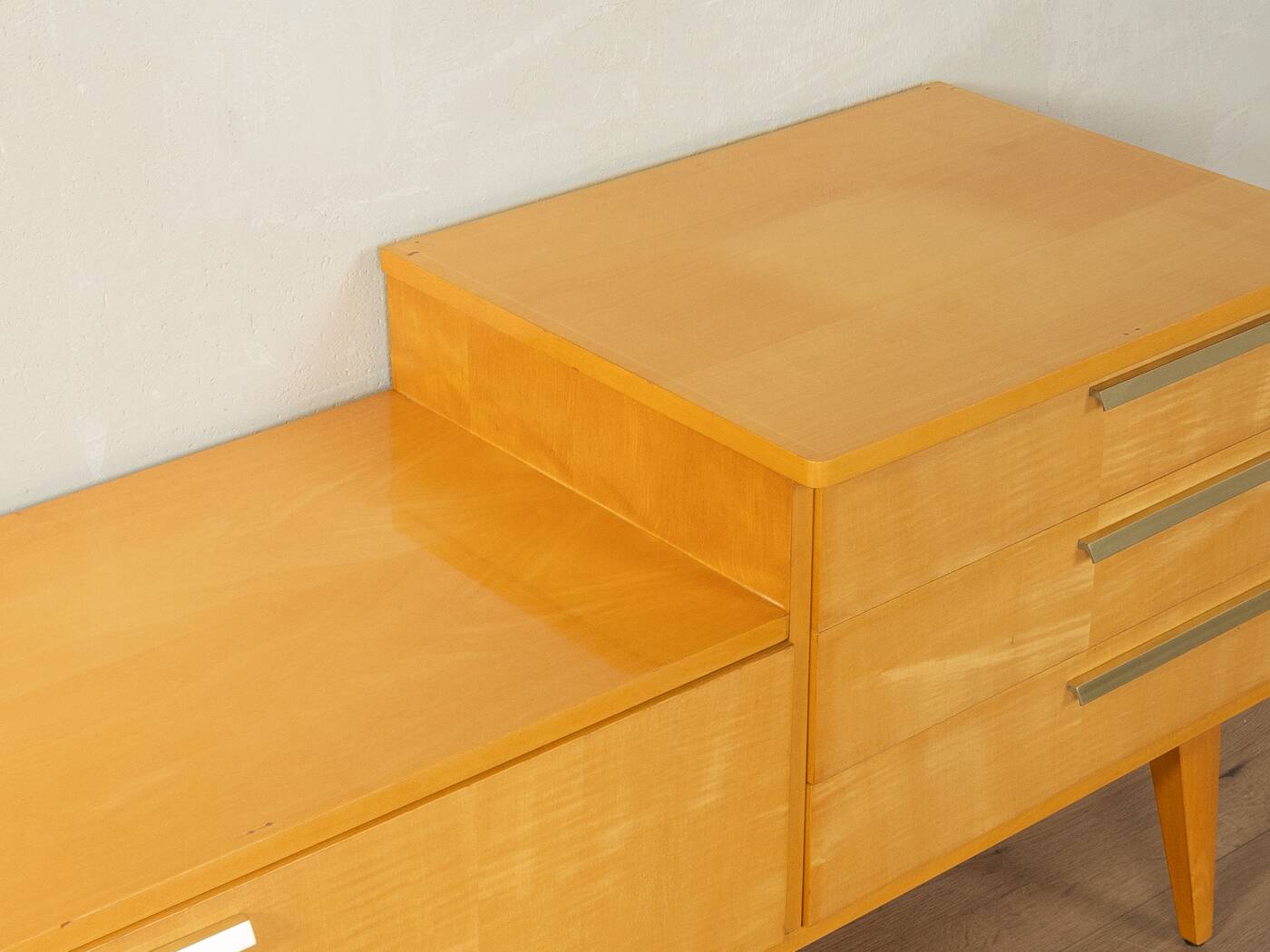 Commode élégante des années 1950, vintage