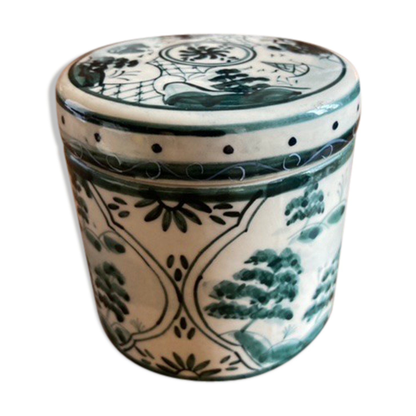 Painted porcelain box