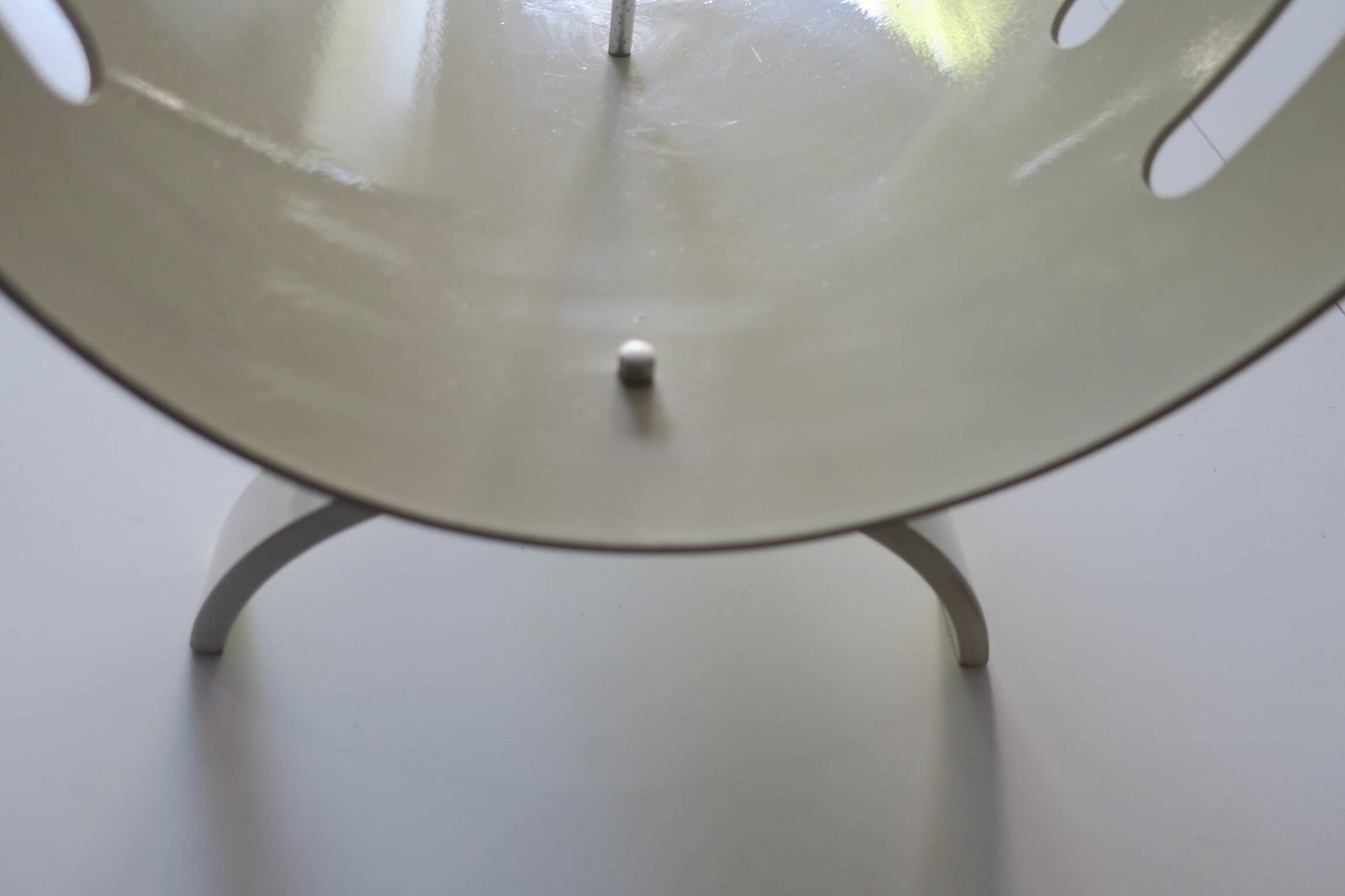 Opal Möbel white lacquered plywood magazine rack, 1960s