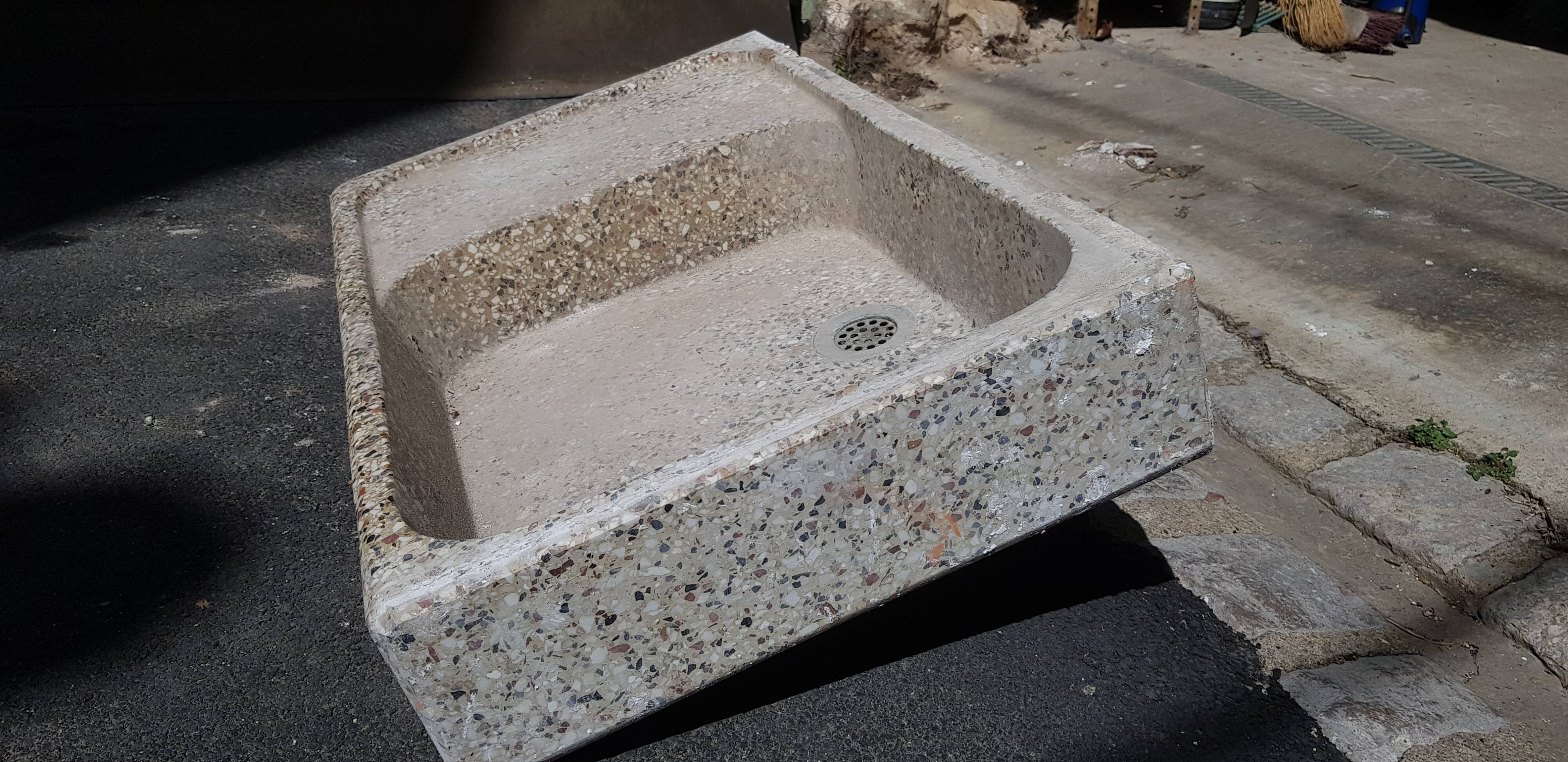 Evier ancien ciment granité