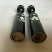 Paire de bougeoirs en bois peint
