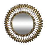 Round mirror in gilded metal