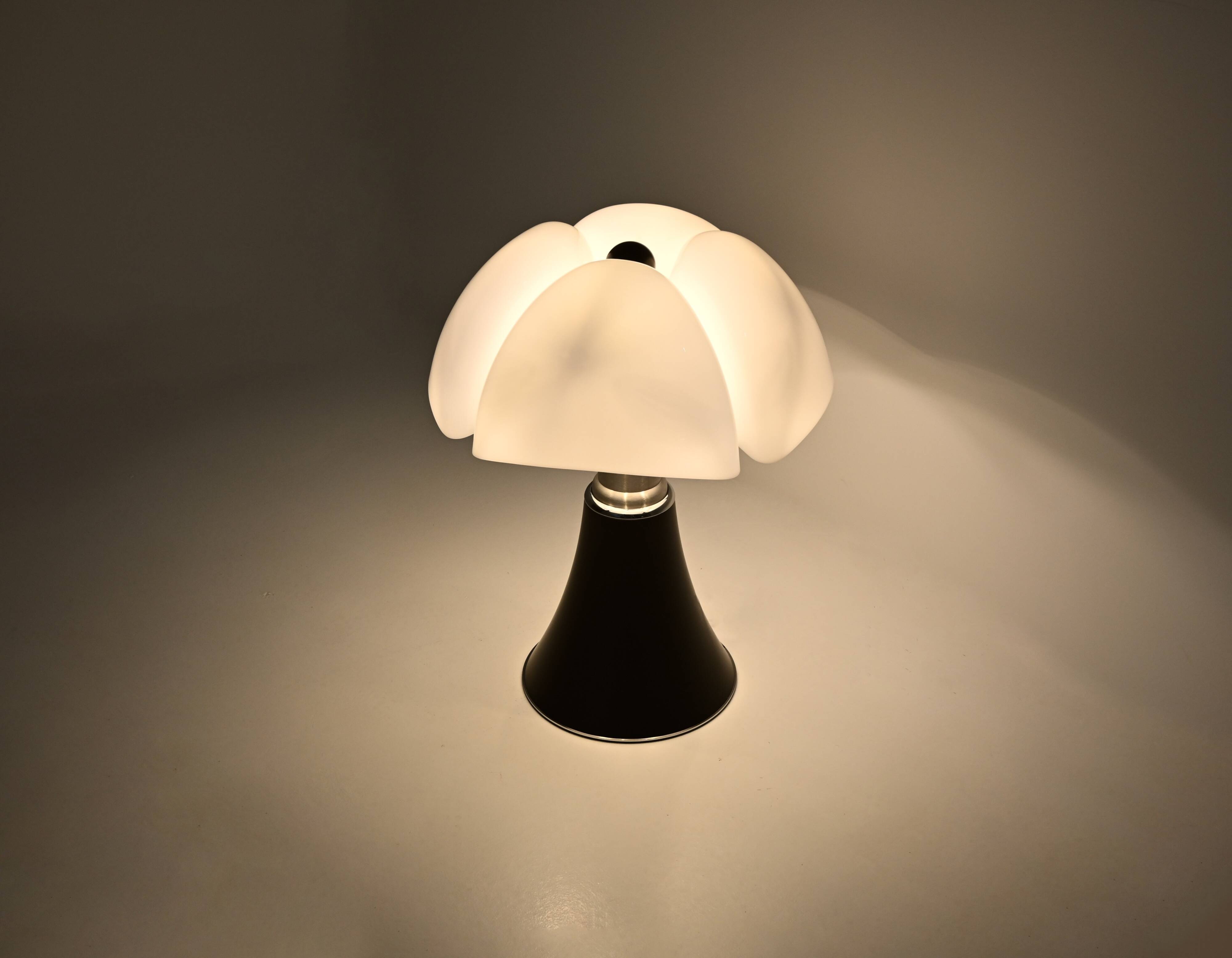 Black "Pipistrello" table lamp by Gae Aulenti for Martinelli.