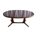 Extendable oval table