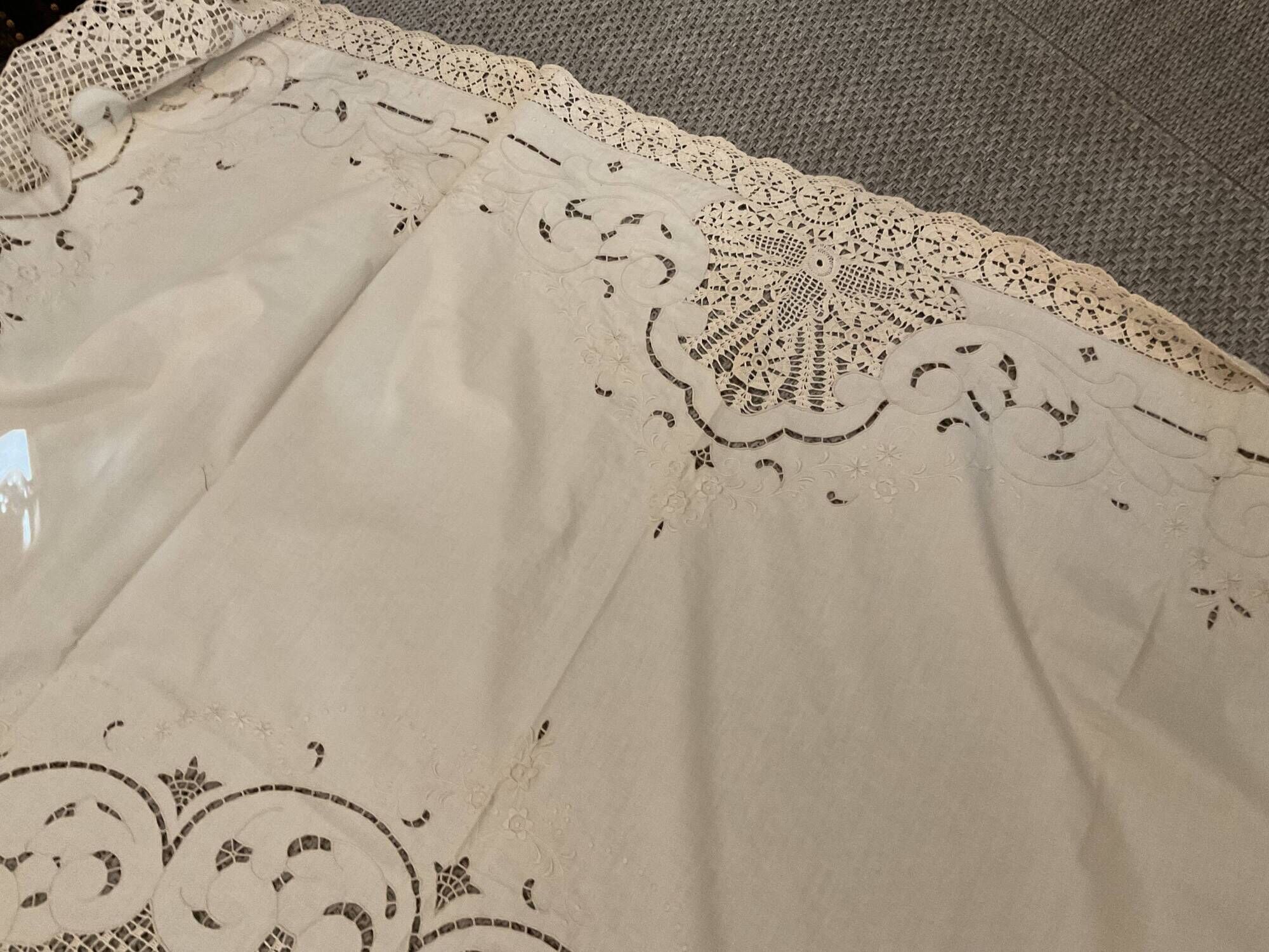 Richelieu embroidery tablecloth and crochet lace .268 x 237