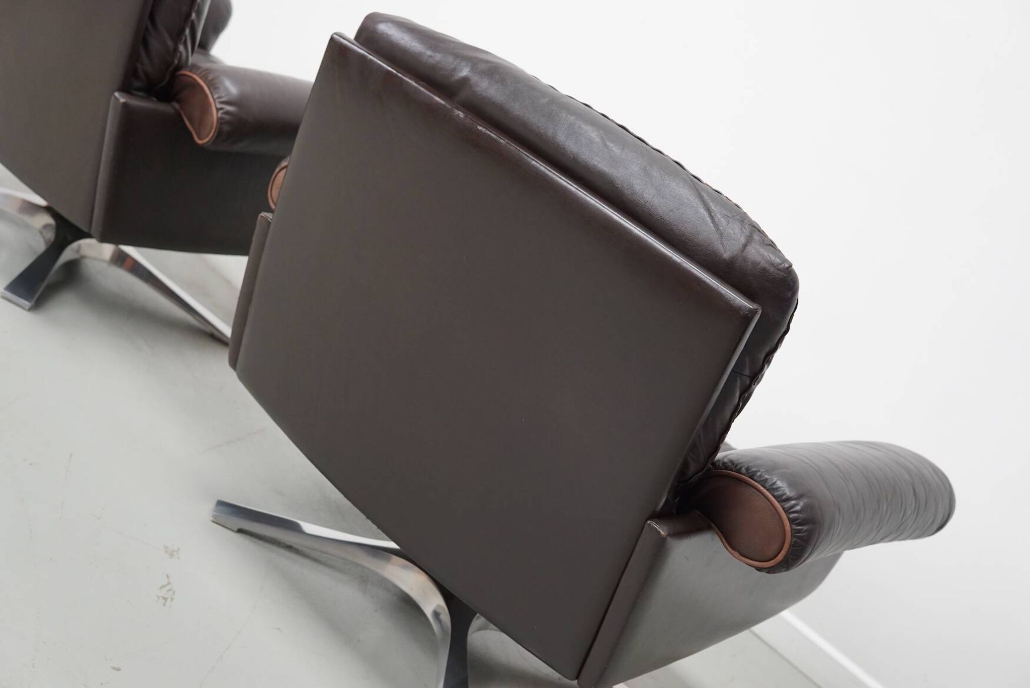 Pair of Vintage De Sede DS-31 Swivel Armchairs in Brown Leather