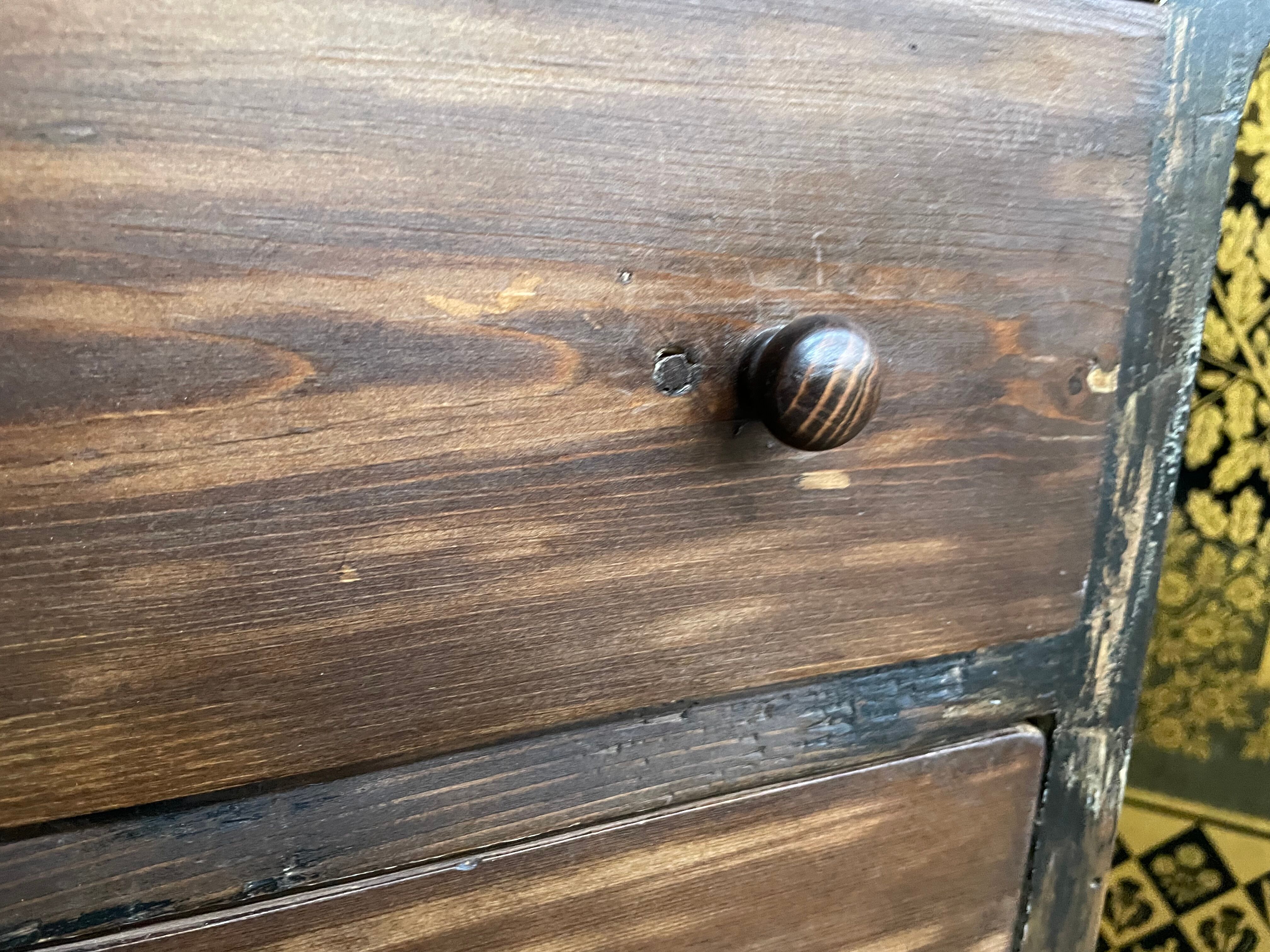 Chiffonnier in fir 19th