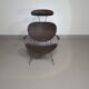 Fauteuil conçu par Yuzuru Yamakawa Structure en métal. Assise et dossier en rotin tressé.