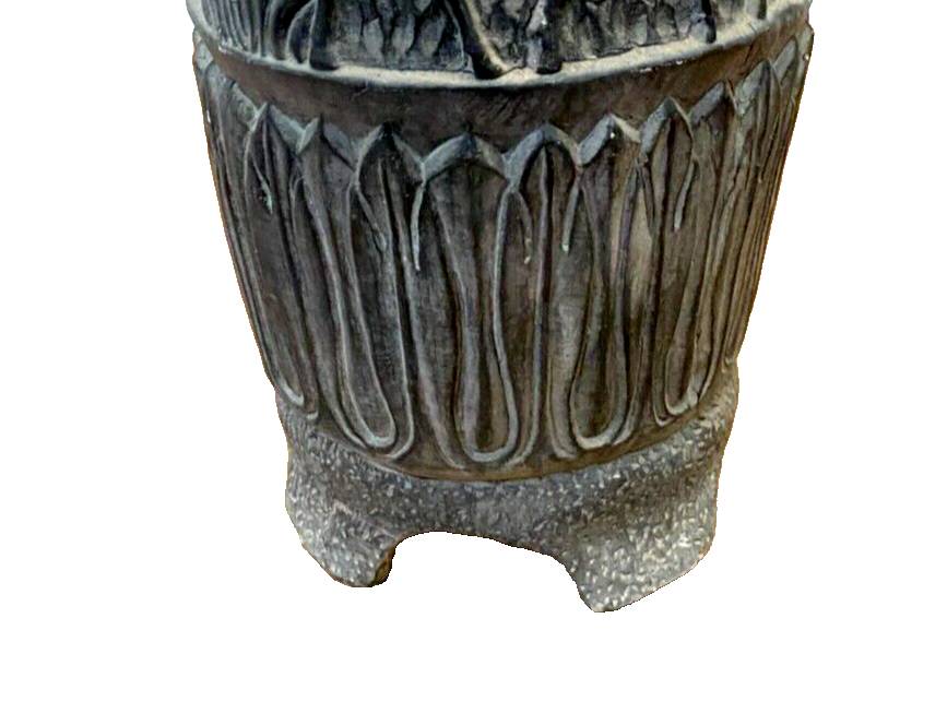 Vase en terre cuite polychrome a décor d'antilopes XX siècle