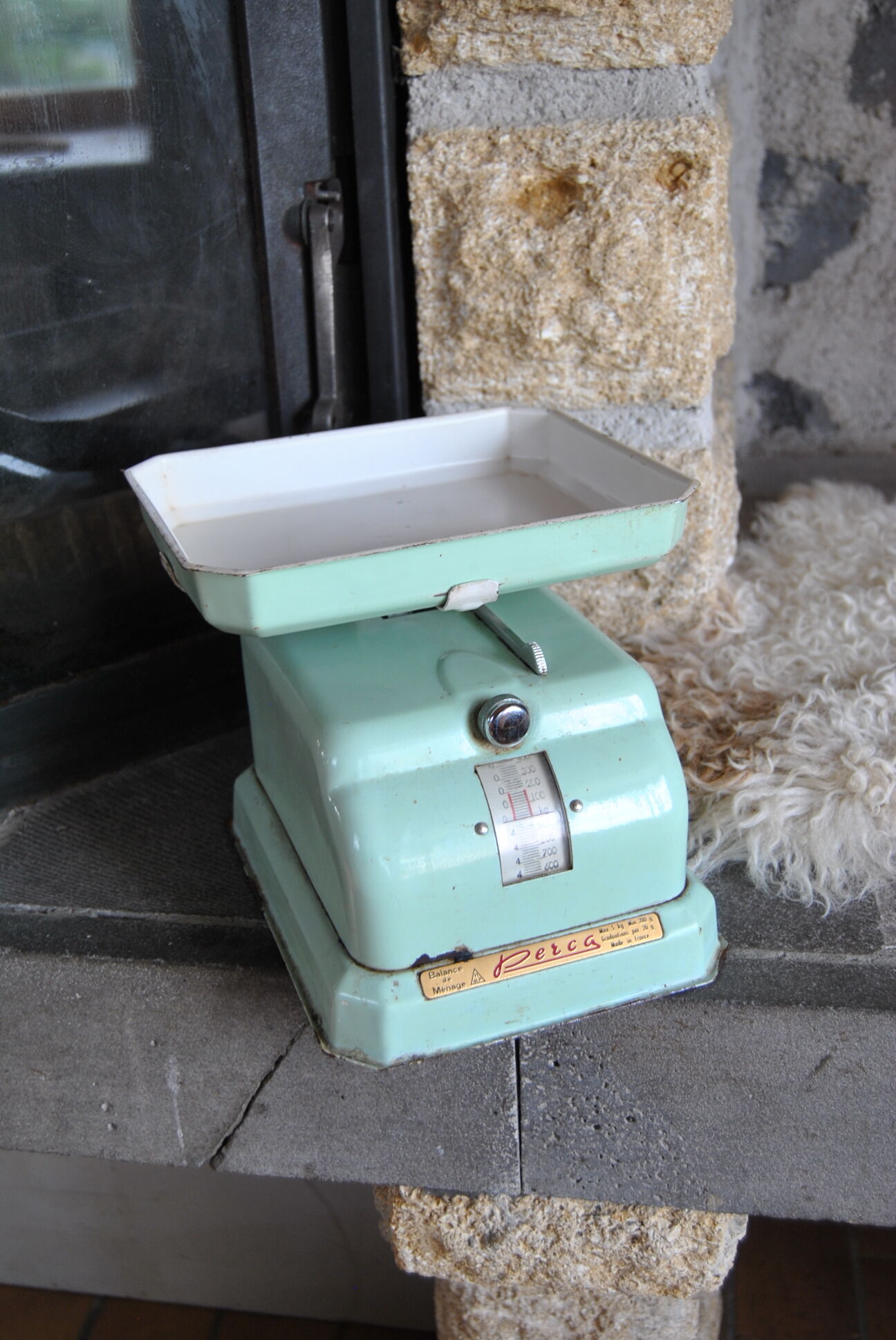 Household scale in water green metal Perca 50s