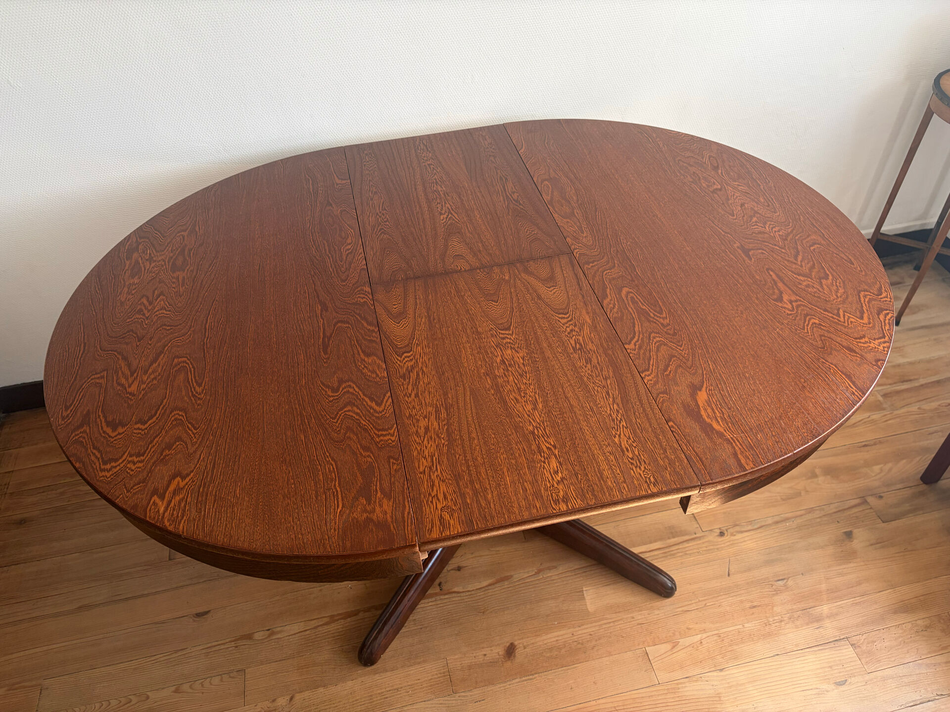 Extendable round table Baumann