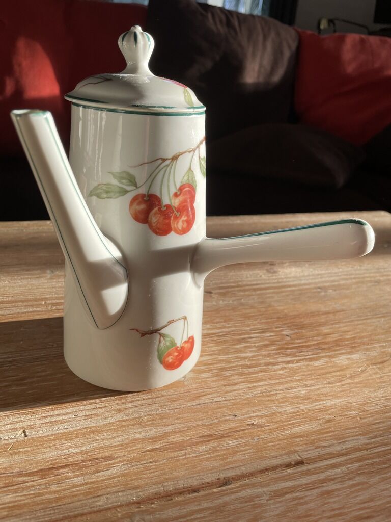 Former porcelain coffee maker