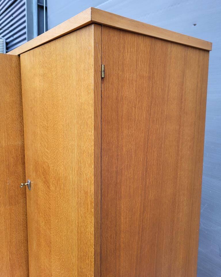 Modular dressing room 1950 in 3 parts