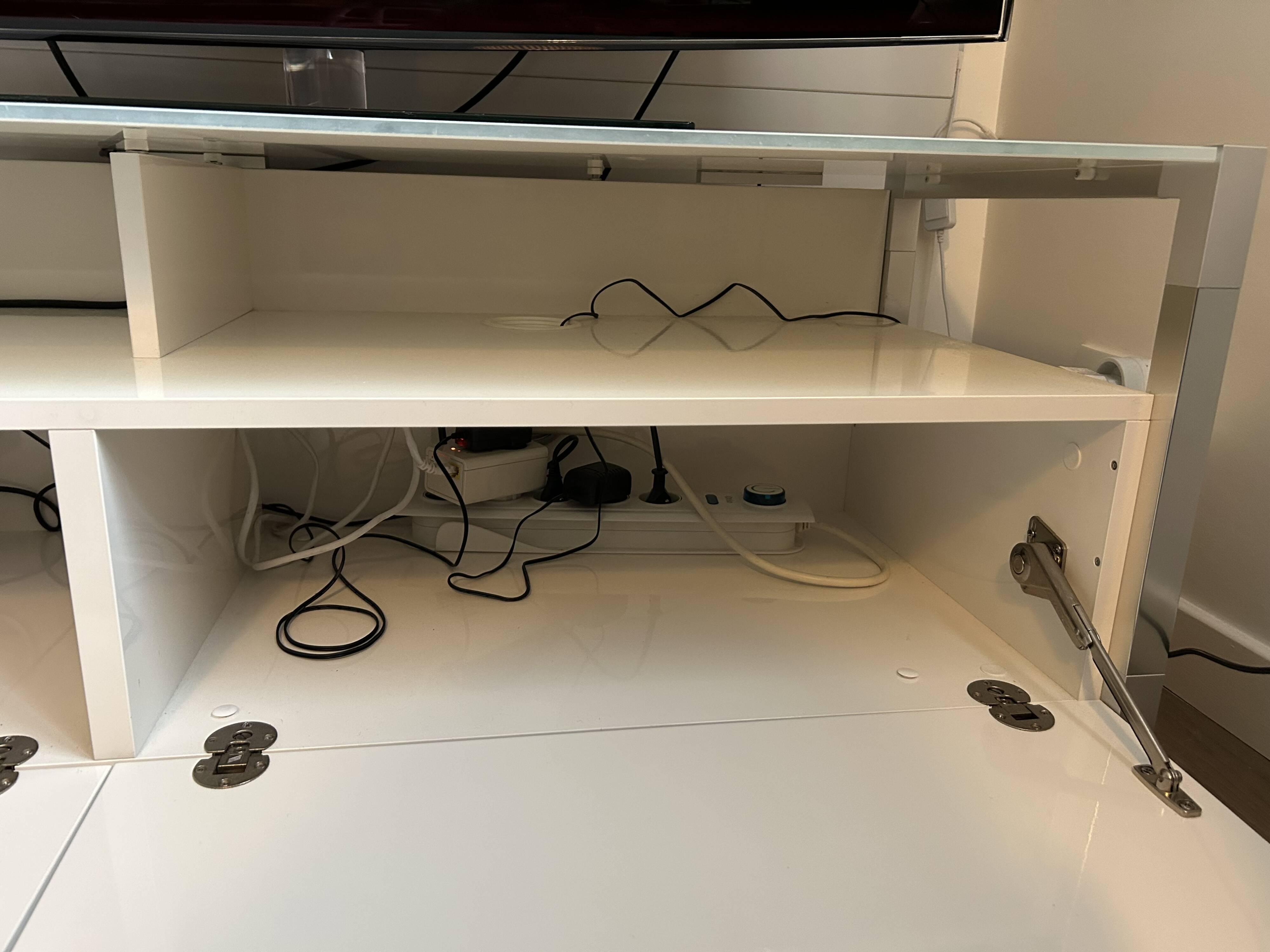 Meuble TV blanc laqué Ligne Roset