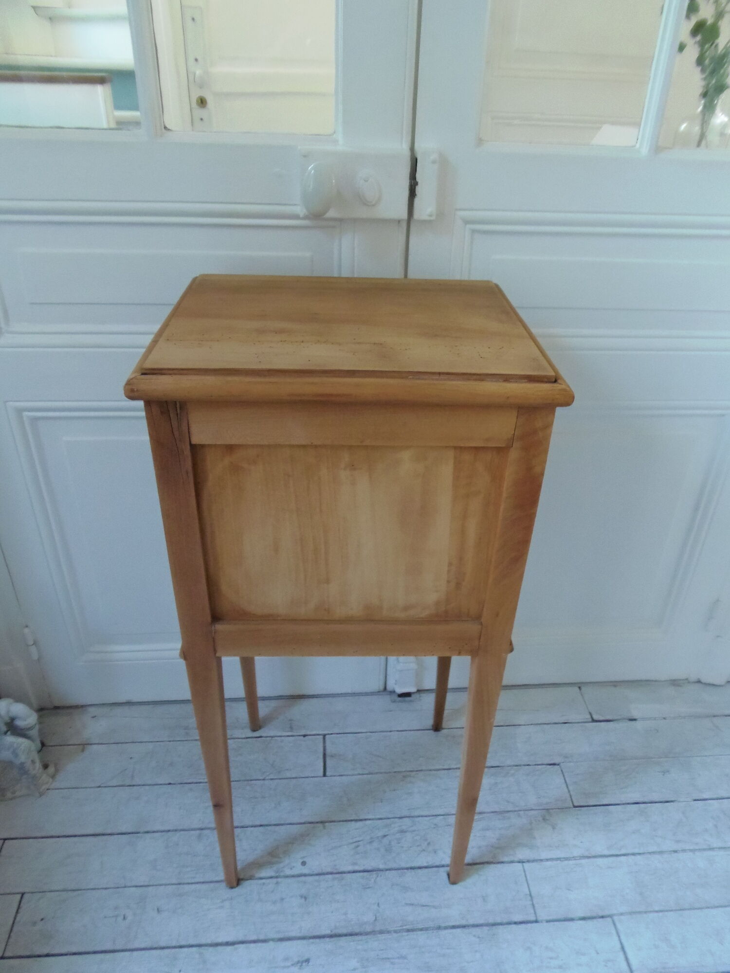 Bedside table of the years 1900