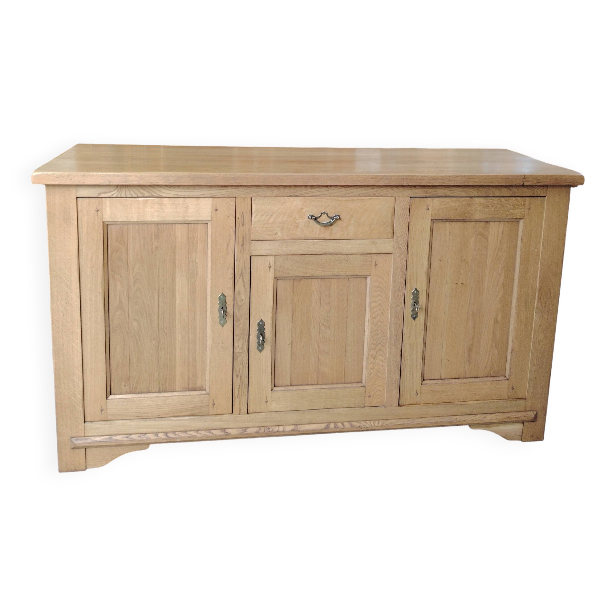 Low sideboard in light solid oak with 3 doors and 1 drawer.