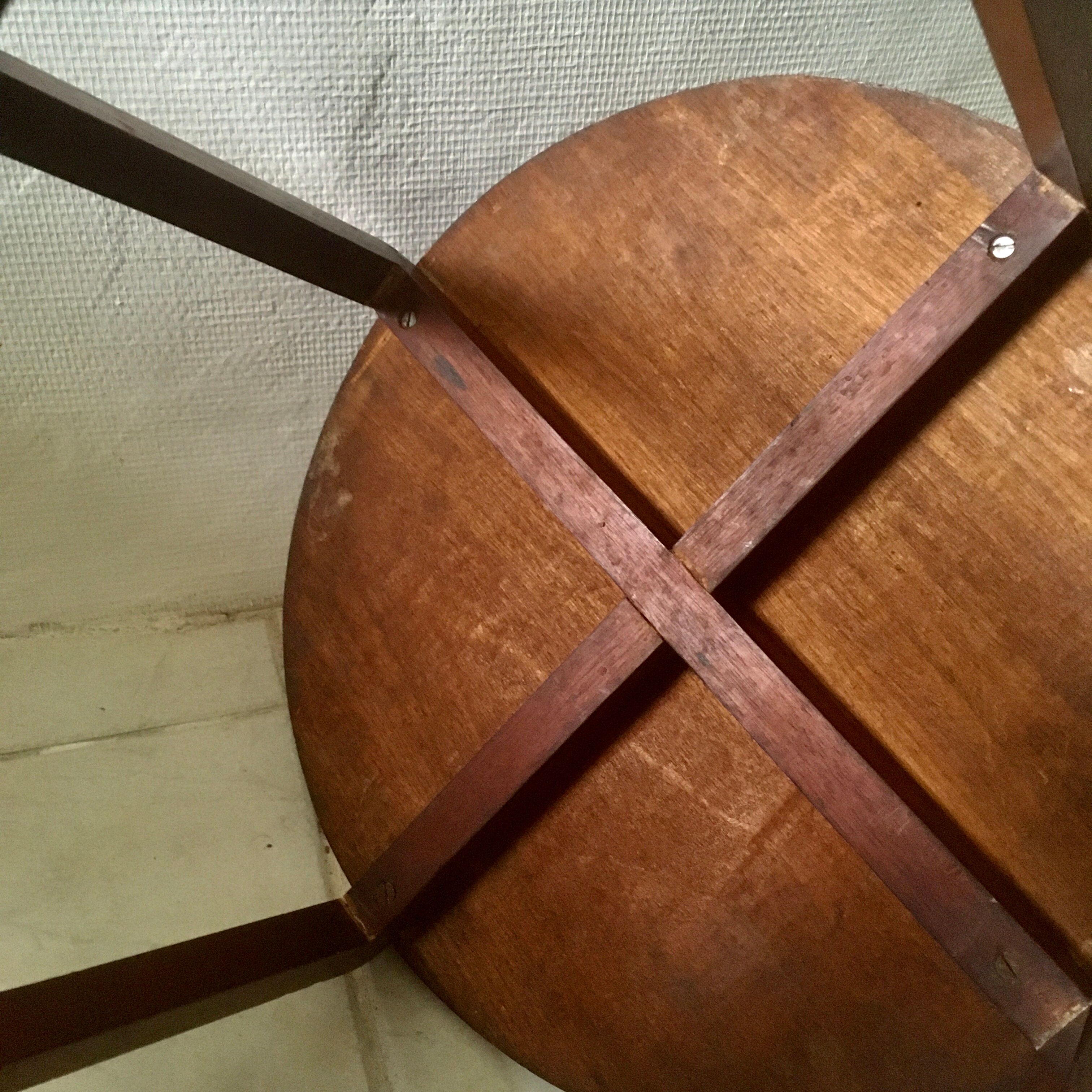 Scandinavian pedestal table