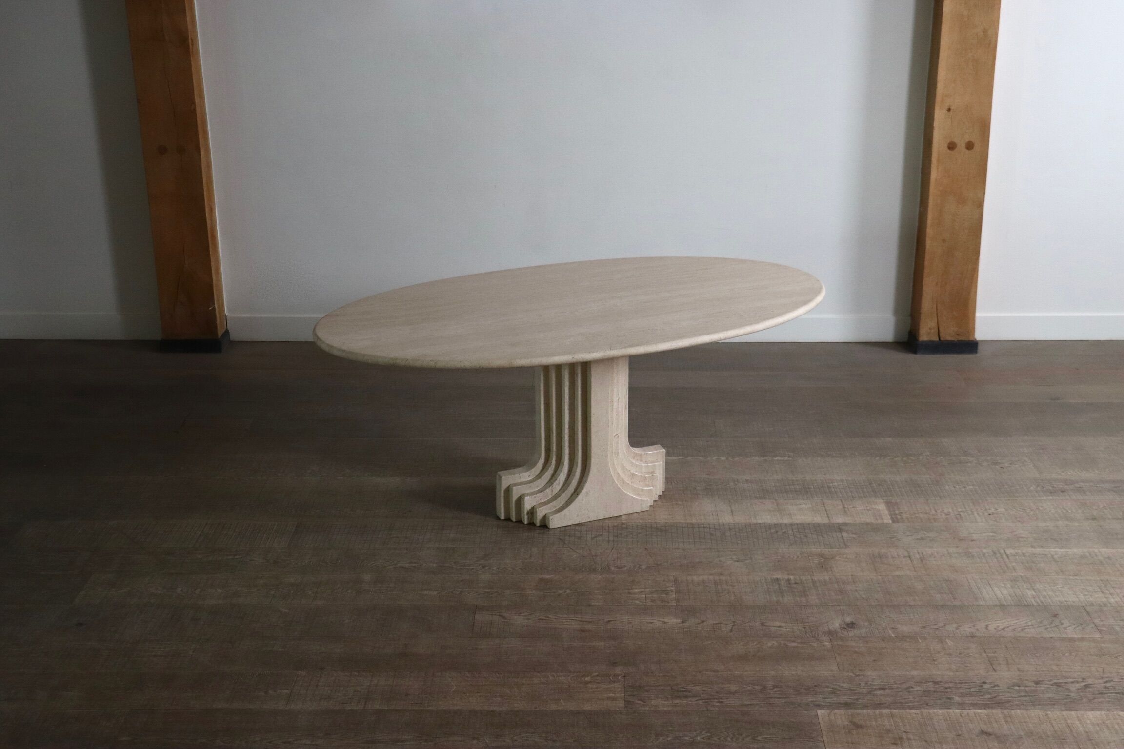 Table à manger ovale ‘Argo’ en travertin par Carlo Scarpa pour Simon Gavina, années 1970