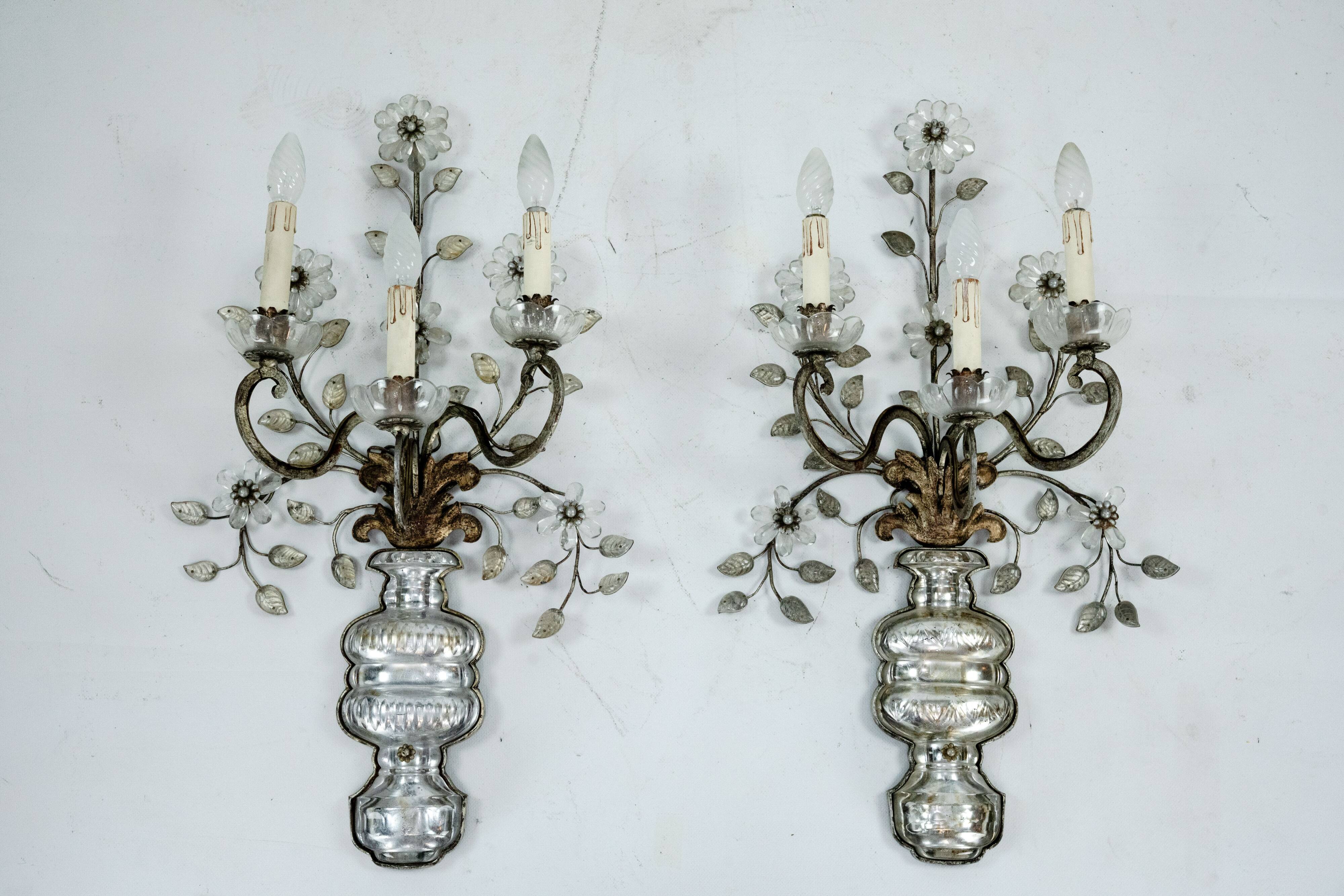 Paire de appliques en cristal et bronze Maison Bagues, années 1960.