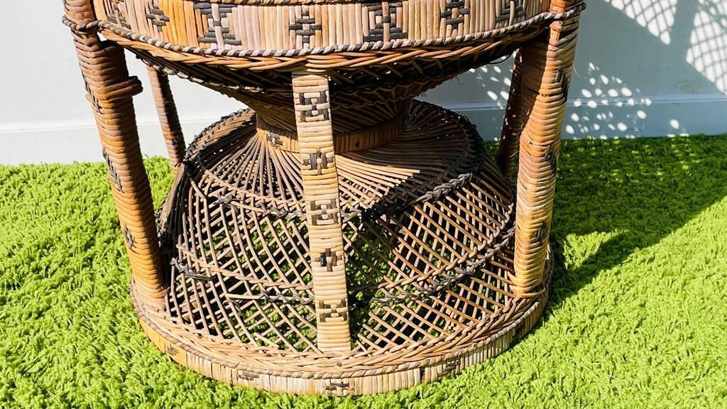 Fauteuil ' paon ' Emmanuelle XL. Vintage 70s