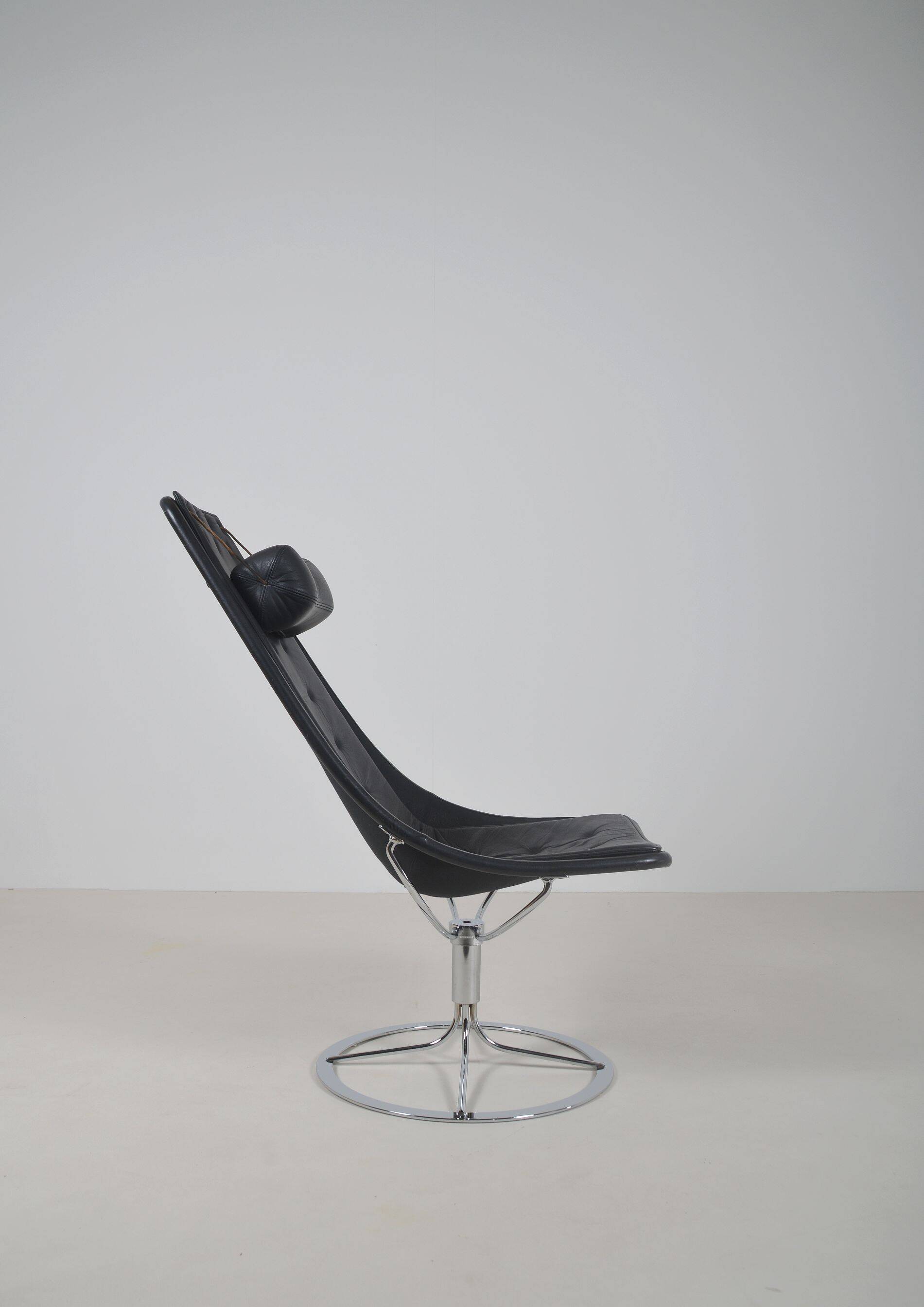 Swedish Jetson 66 armchair in leather by Bruno Mathsson for Dux