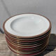 12 assiettes creuses en porcelaine doré et rouge bordeaux