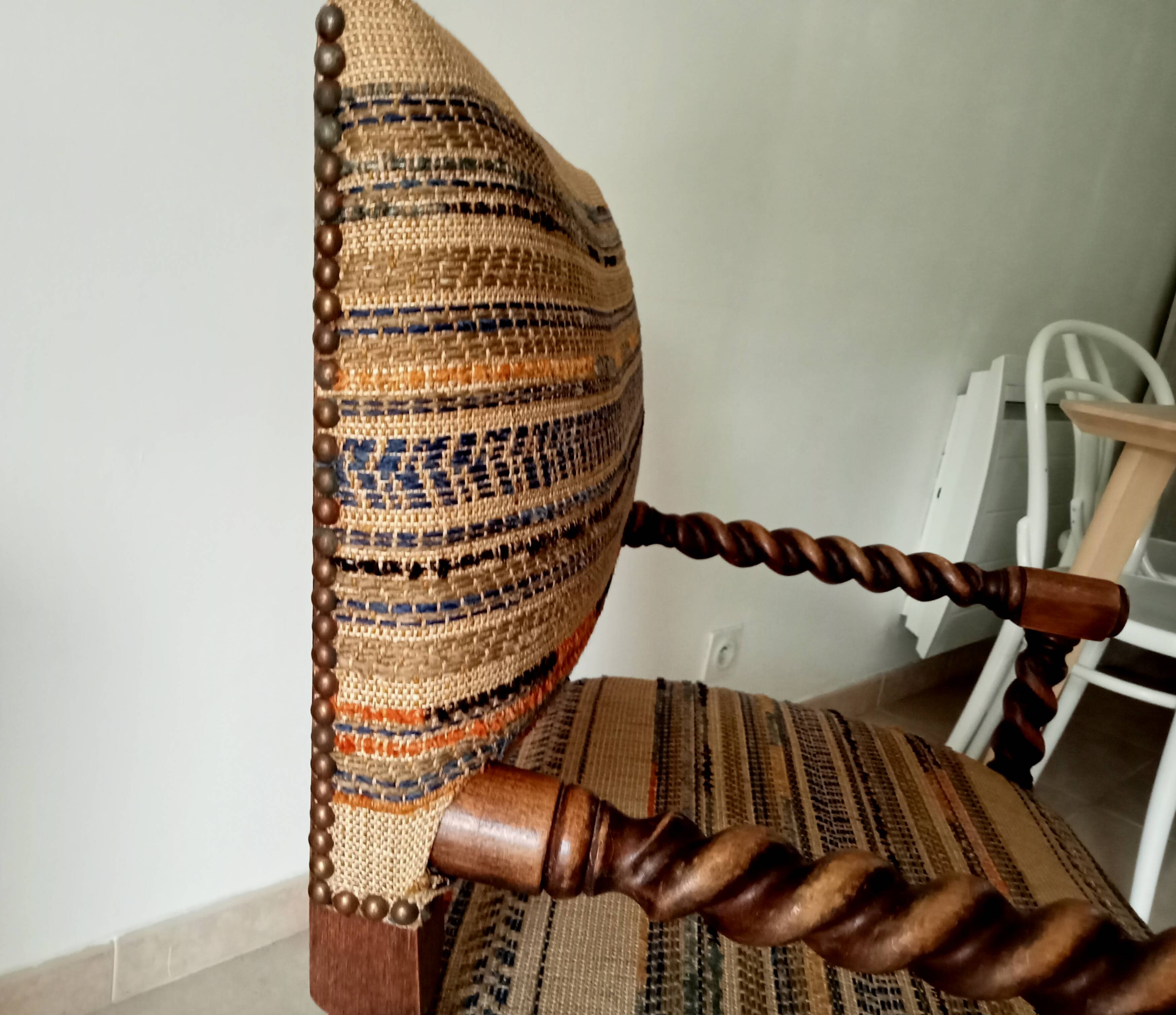 Ancien fauteuil "caqueteuse" de style Louis XIII
