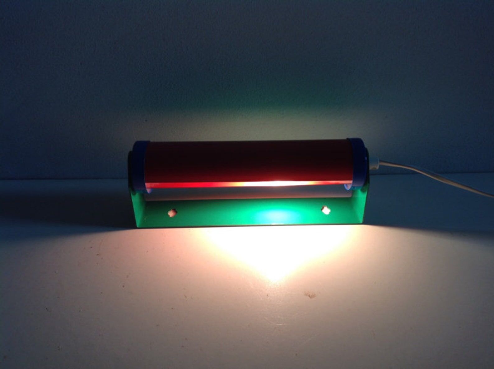 Vintage Memphis wall sconce / bed lamp, Mid Century lamp with adjustable shade