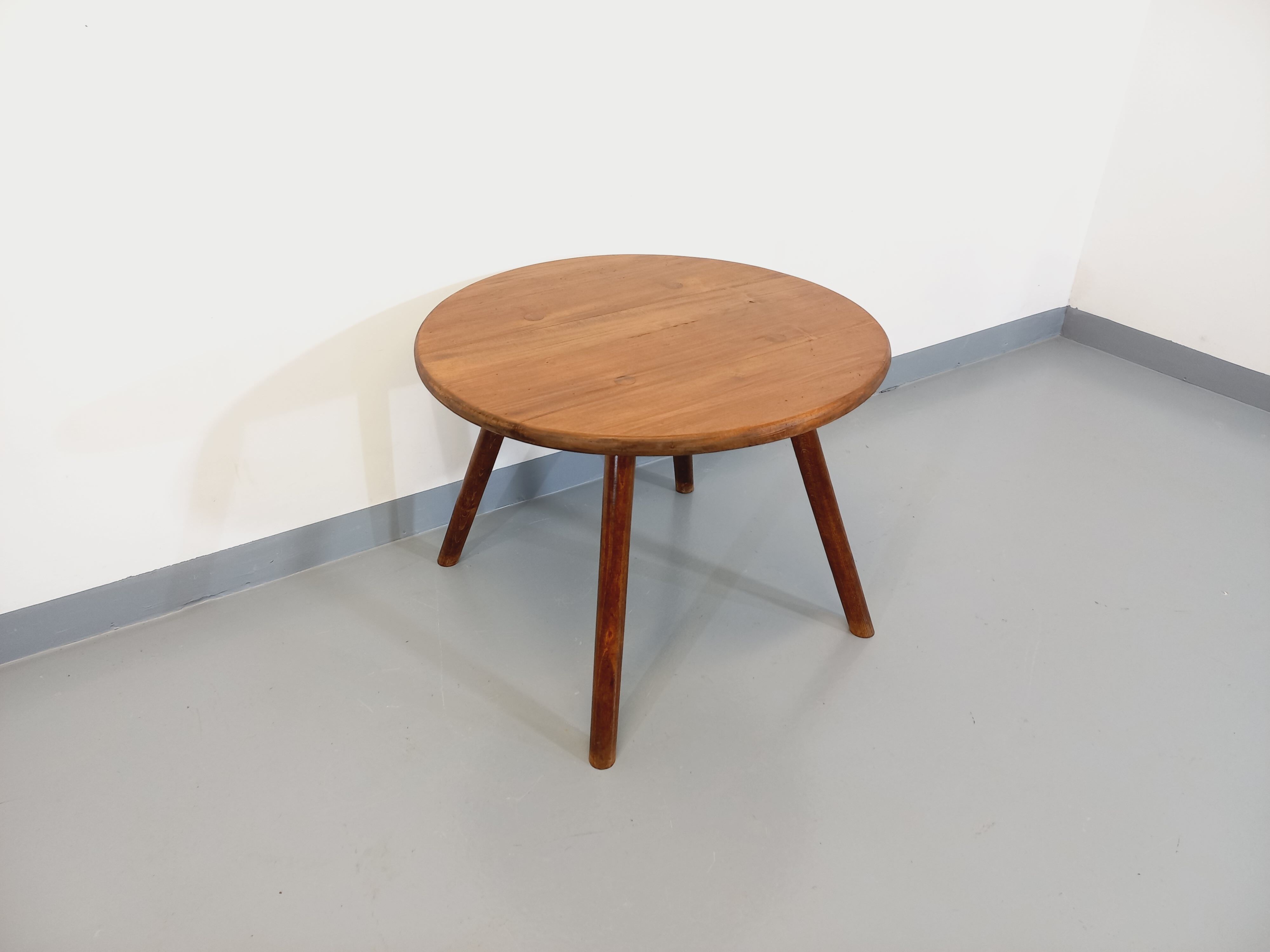 Vintage round brutalist coffee table in solid oak wood from the 50s