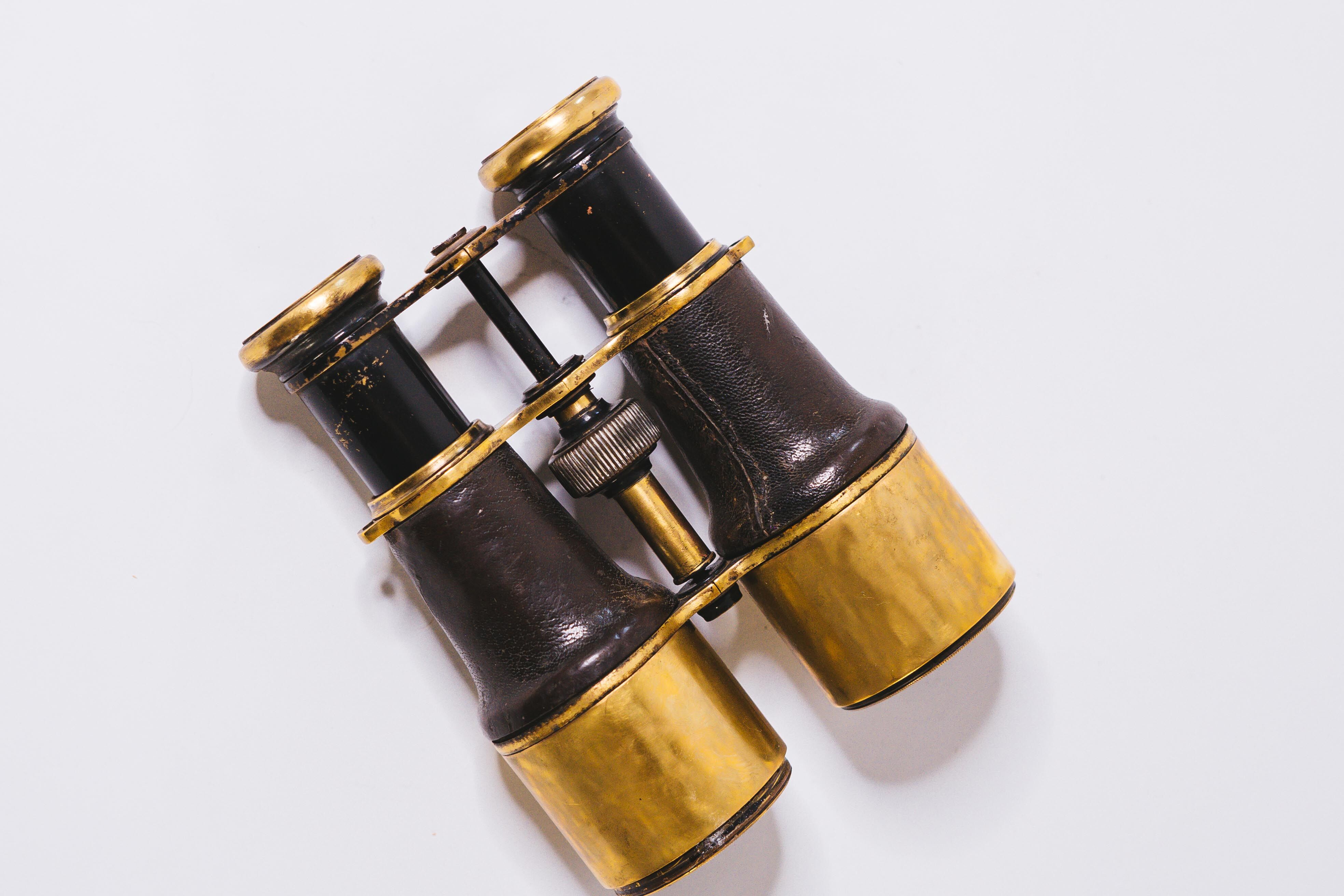 Pair of 1900 theater binoculars brass and restored leather