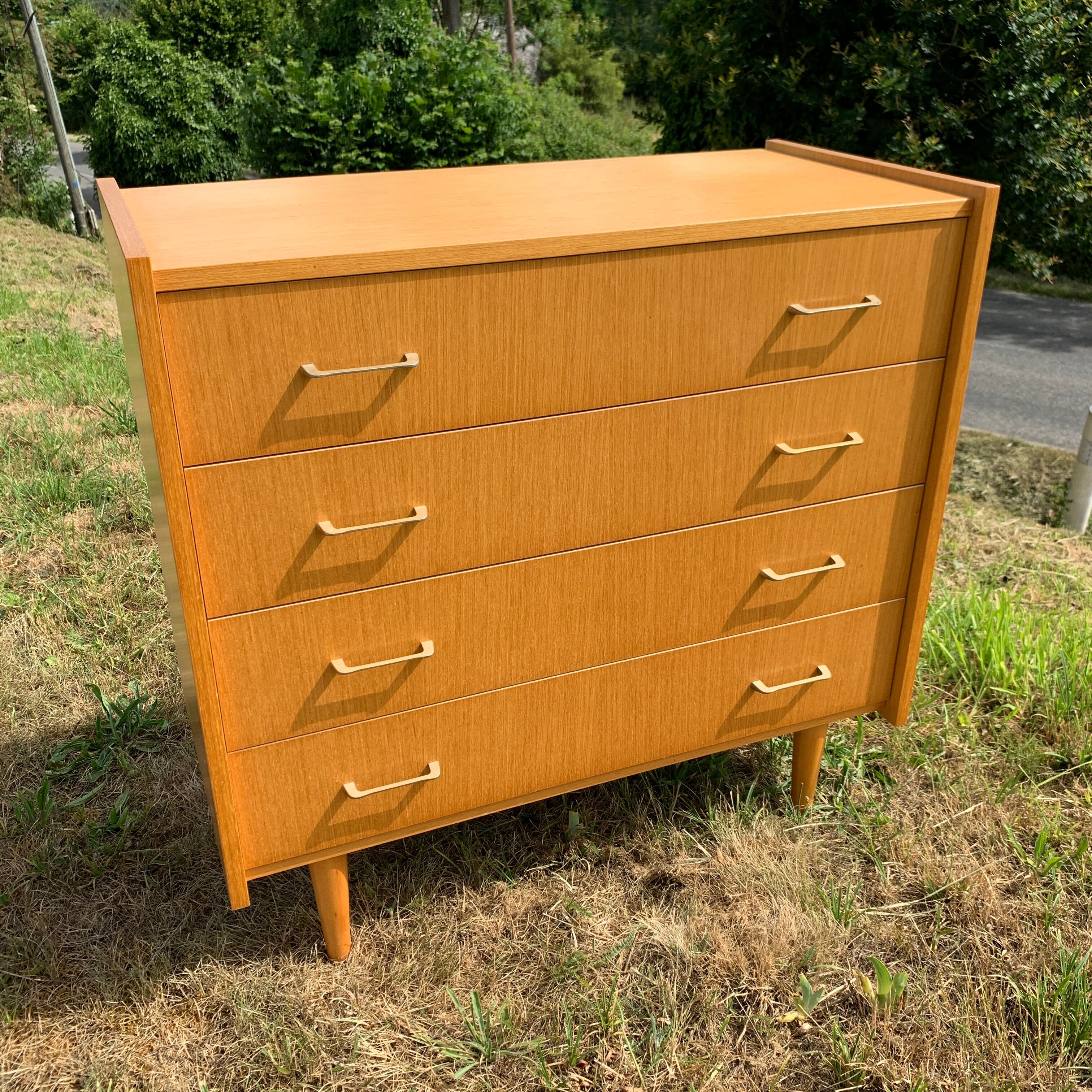 Commode 4 tiroirs vintage en aggloméré plaqué véritable bois