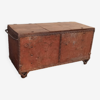 Ancien wagon / coffre de rangement