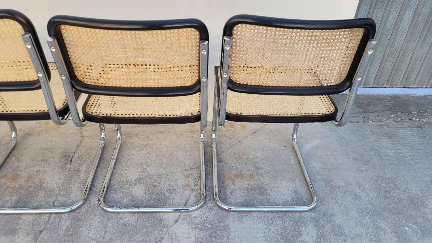 Série de 4 chaises Marcel Breuer modèle B32 signé Italy