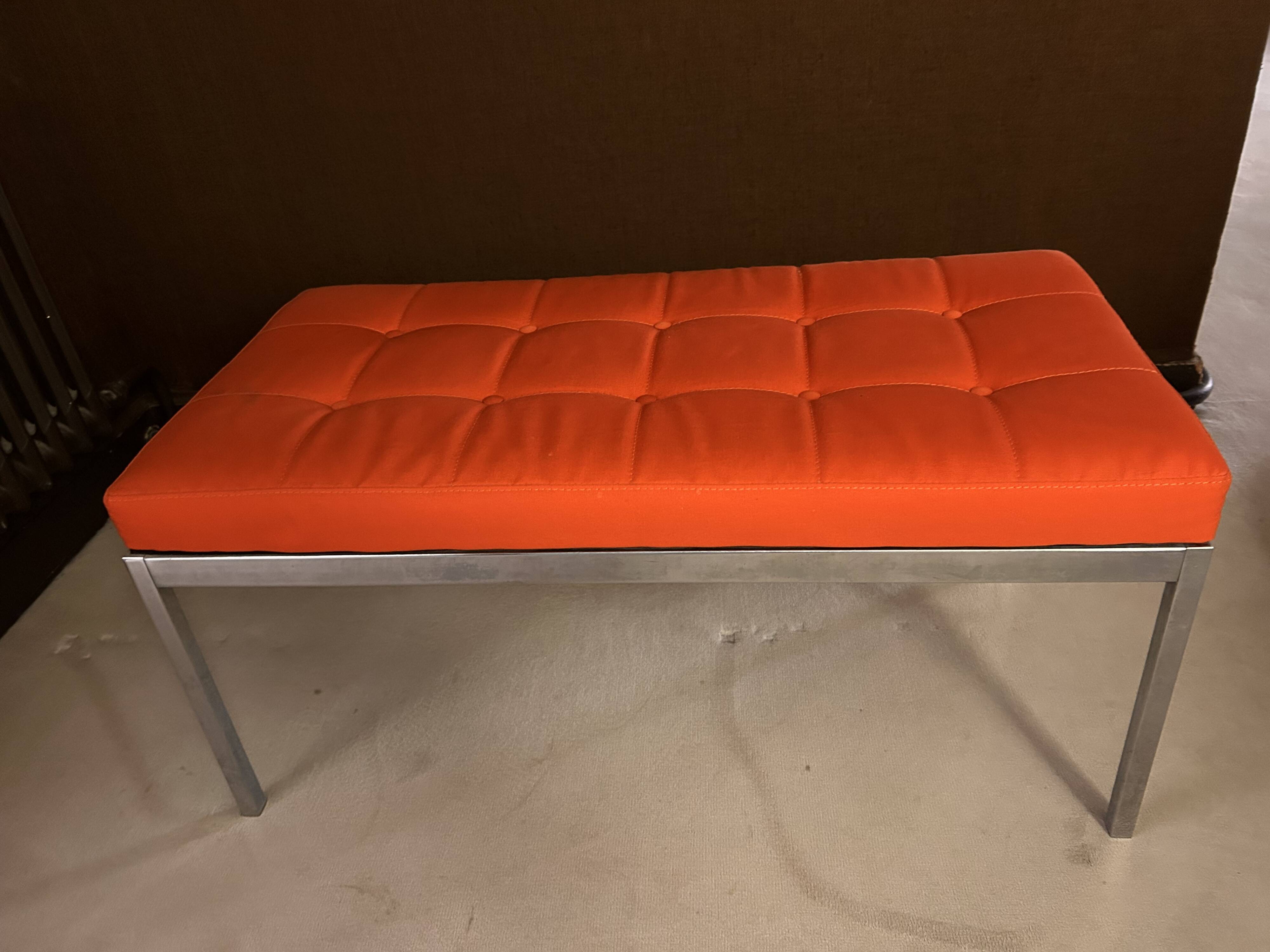 Banquette Knoll