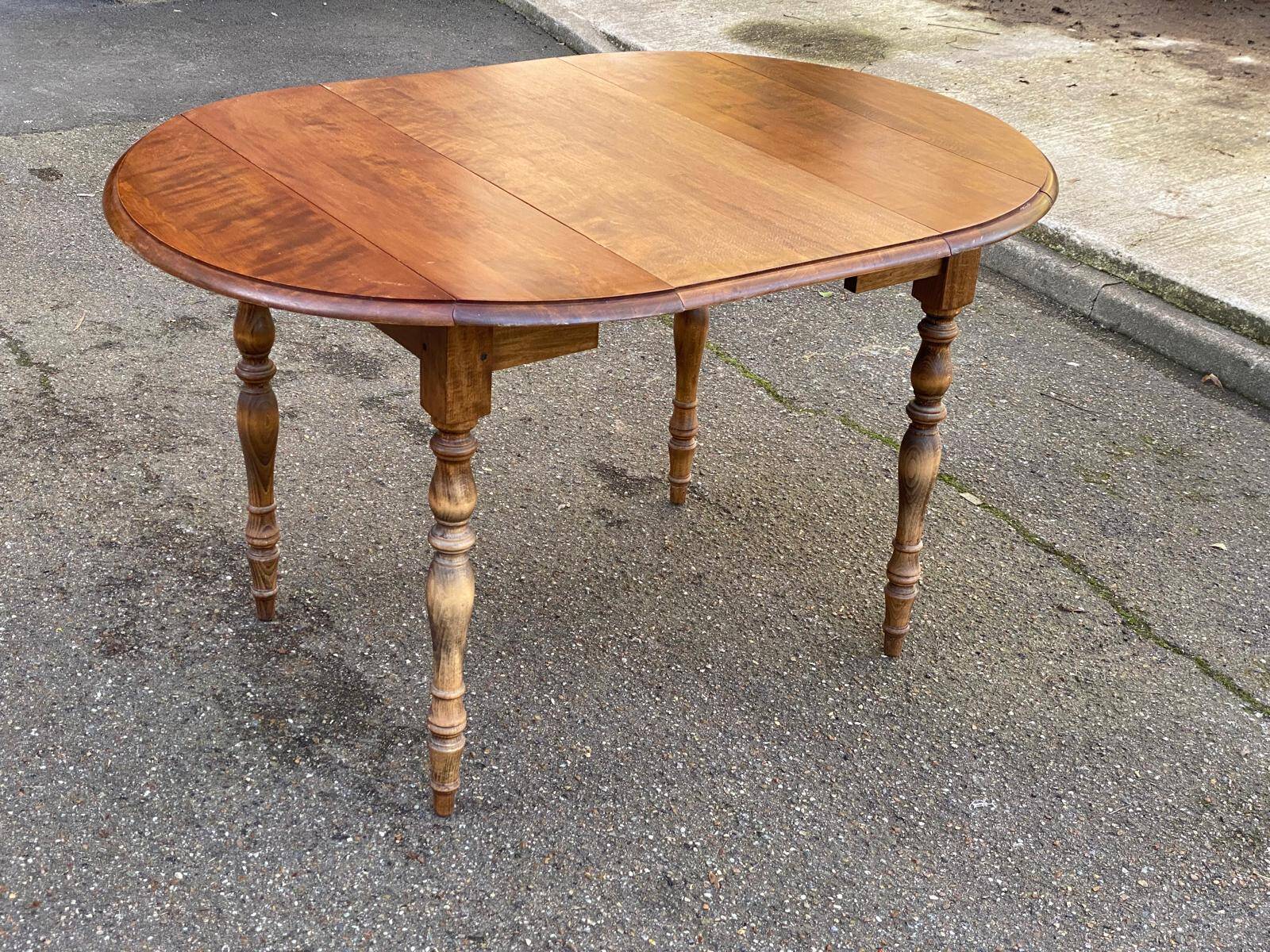 Round extendable dining table Louis Philippe 90cm with an extension.