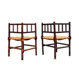 2 chaises d’angle anciennes